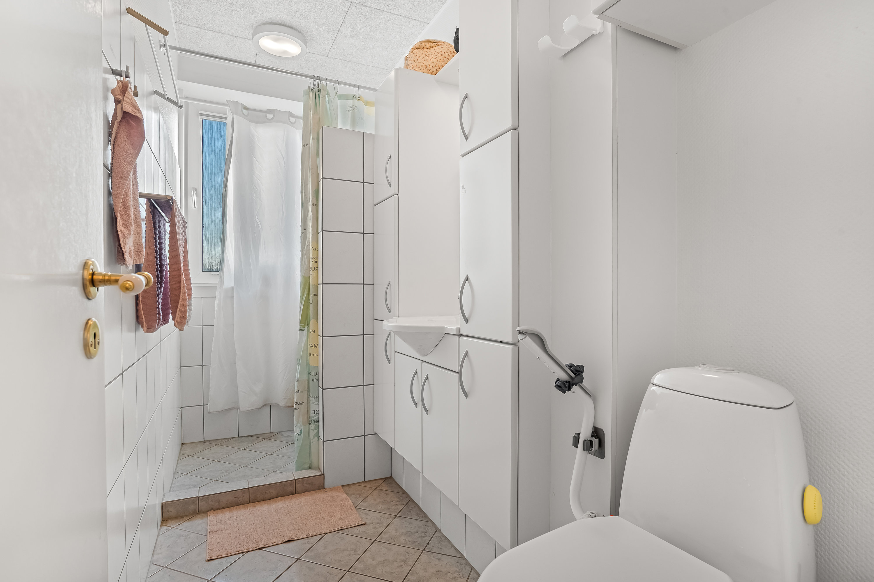 Fremhævet badeværelse billede i fuldskærmstilstand. Billede af Doktorvænget 43, st.. th., 7500 Holstebro