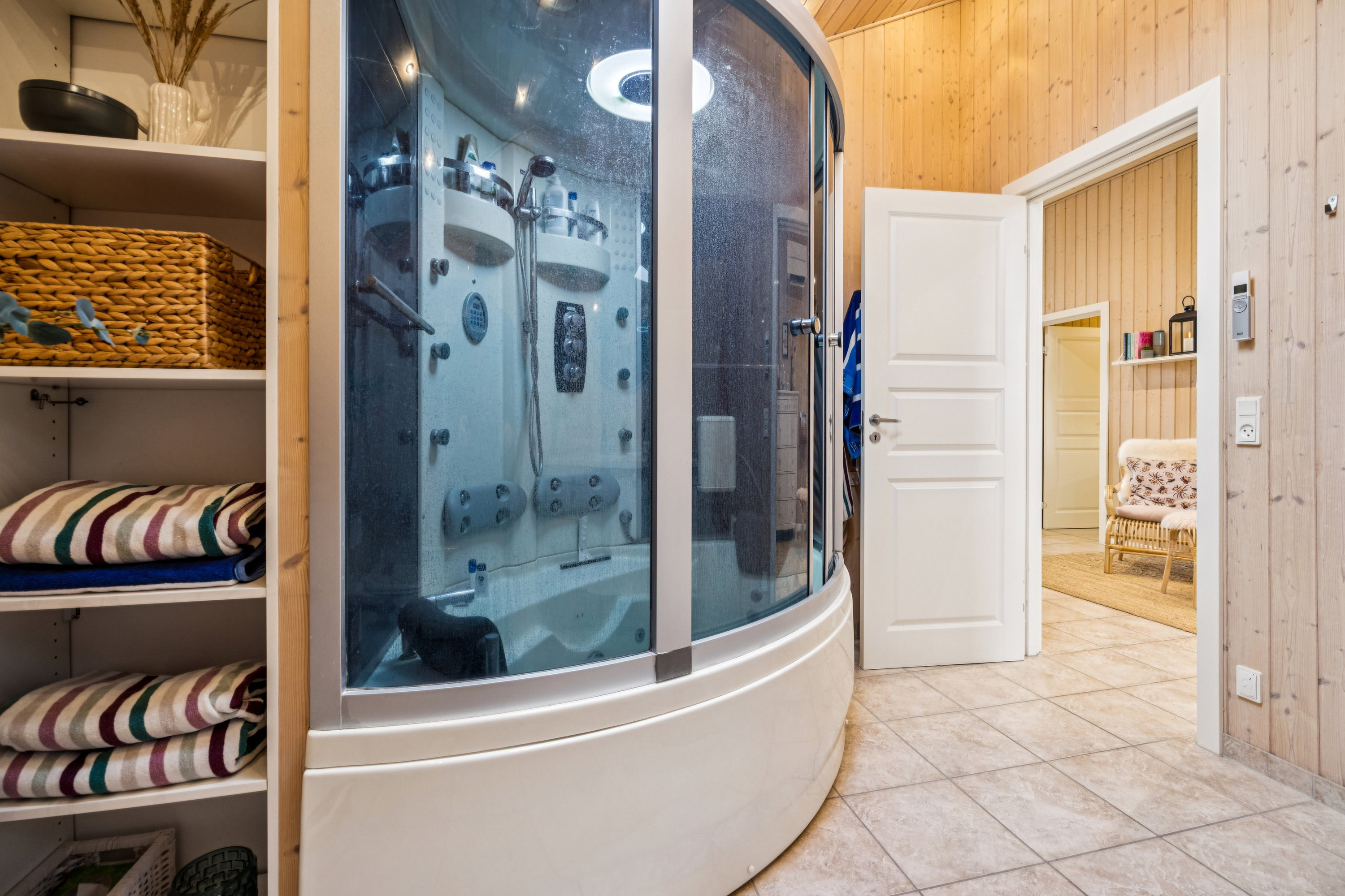 Fremhævet badeværelse billede i fuldskærmstilstand. Billede af Koldkærgårdsvej 19, 9370 Hals