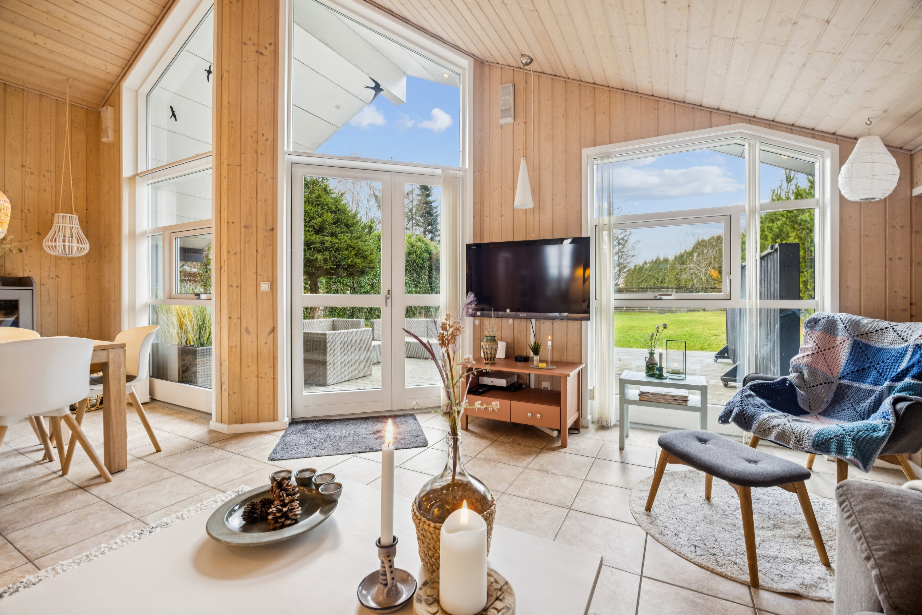 Fremhævet stue billede i fuldskærmstilstand. Billede af Koldkærgårdsvej 19, 9370 Hals