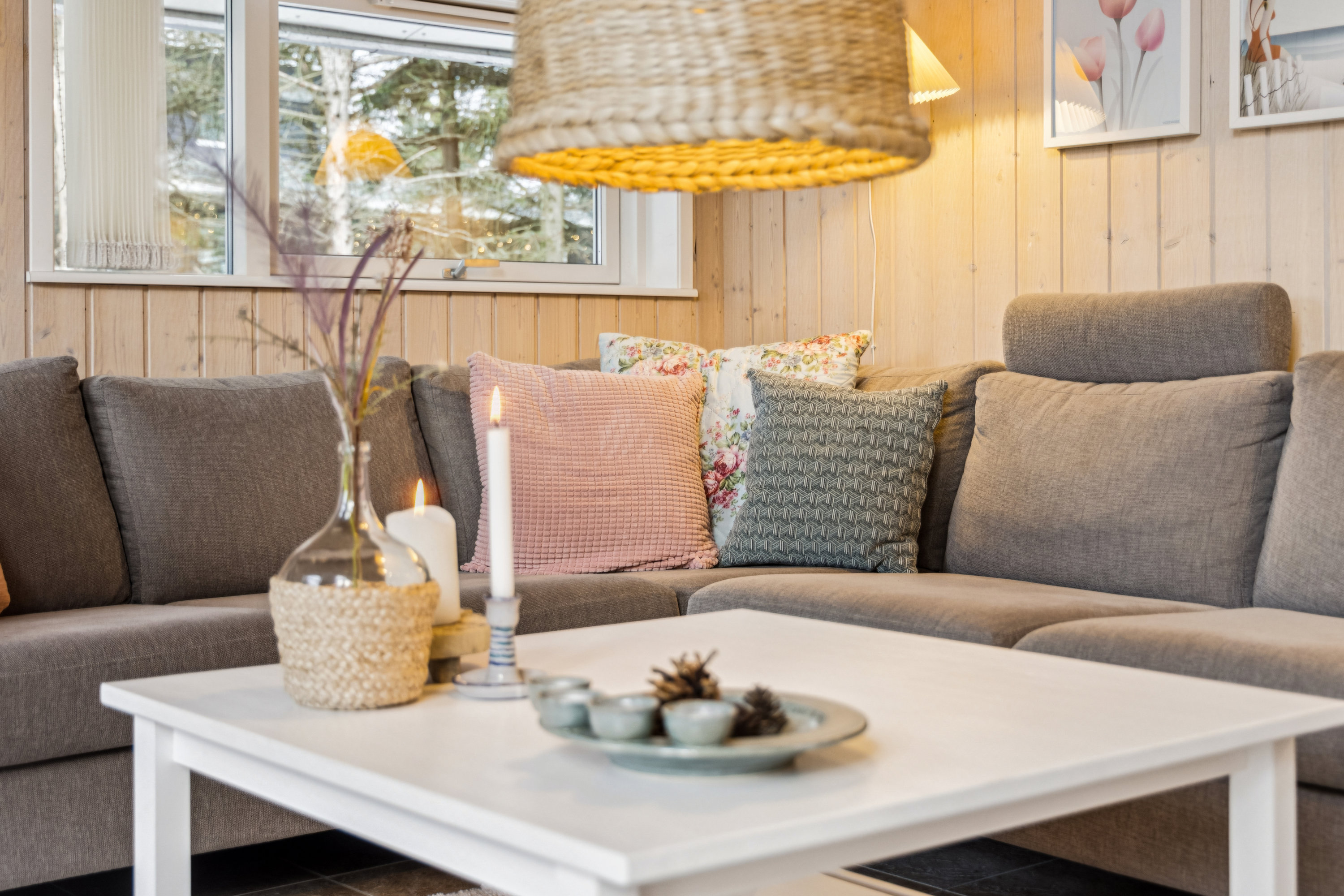 Fremhævet stue billede i fuldskærmstilstand. Billede af Koldkærgårdsvej 19, 9370 Hals