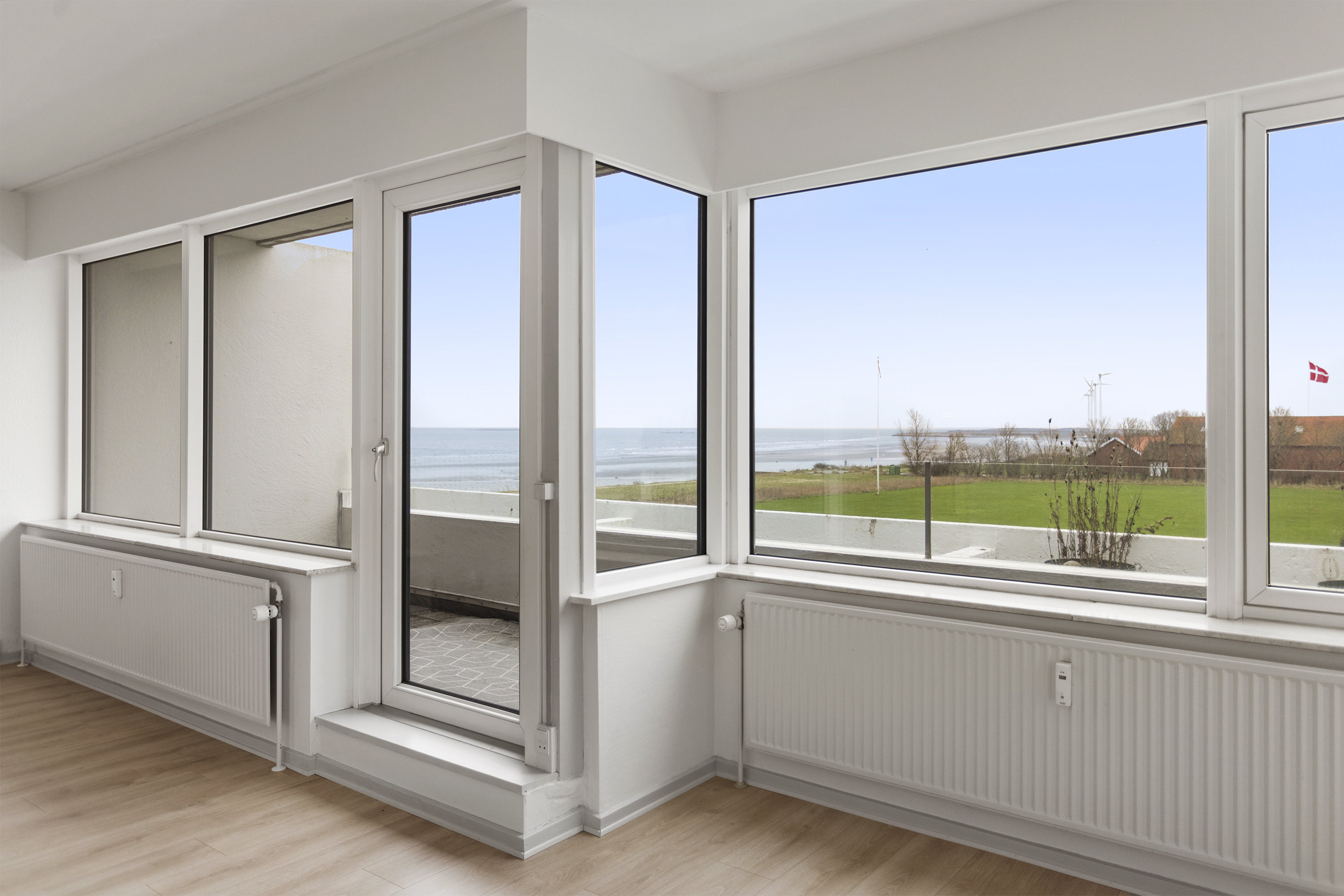 Fremhævet stue billede i fuldskærmstilstand. Billede af Kragholmen 222, 2. th., 9900 Frederikshavn