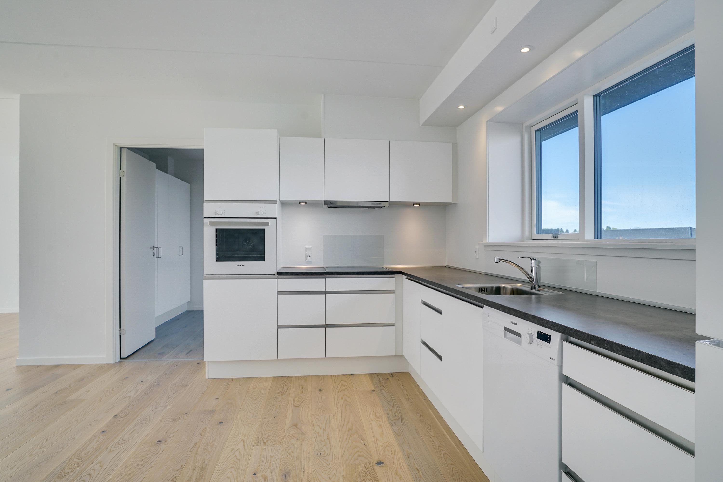 Miniaturebillede 2: køkken. Billede af Ådalen 60, 9700 Brønderslev