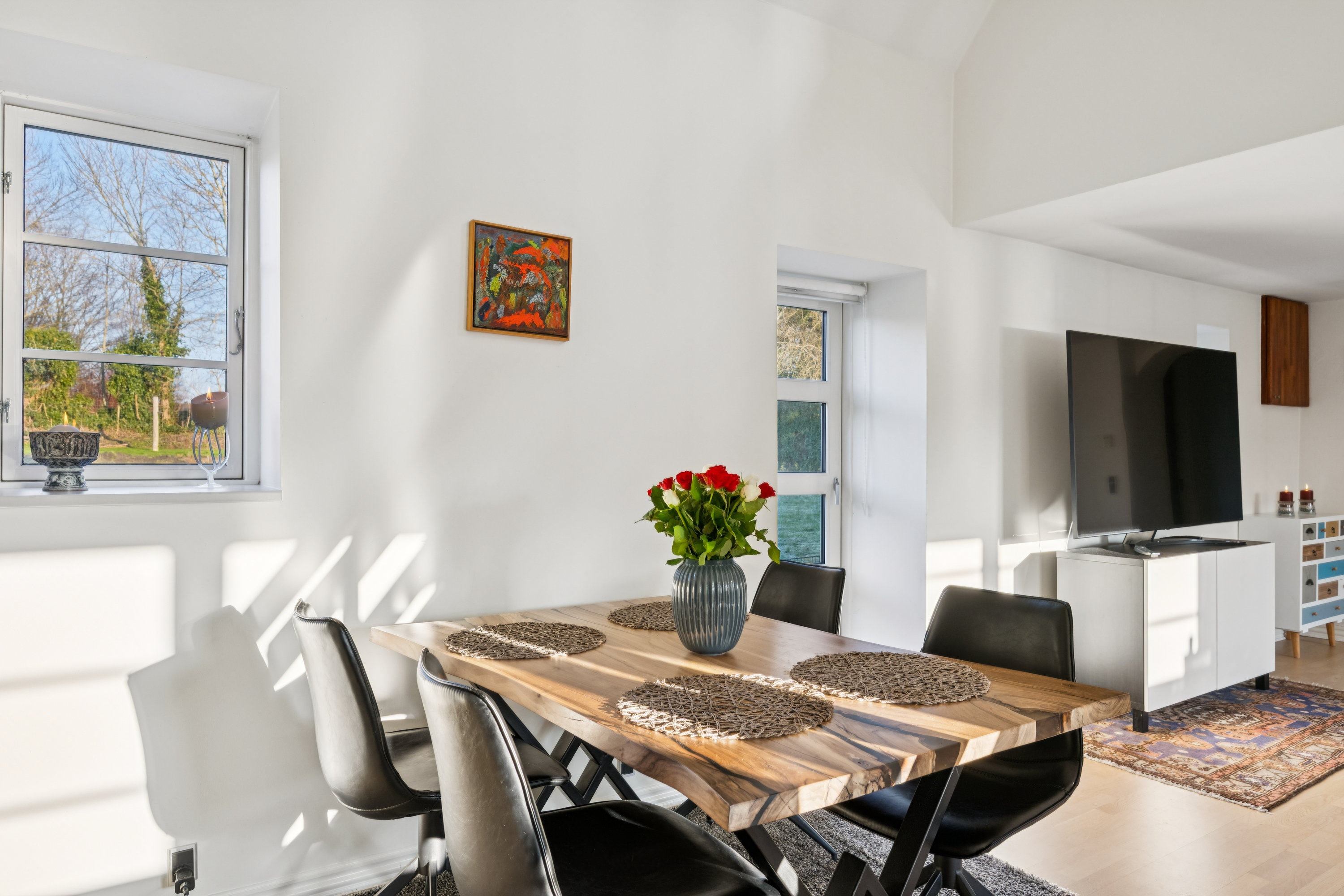 Fremhævet stue billede i fuldskærmstilstand. Billede af Ballevej 11, Tirstrup, 8400 Ebeltoft