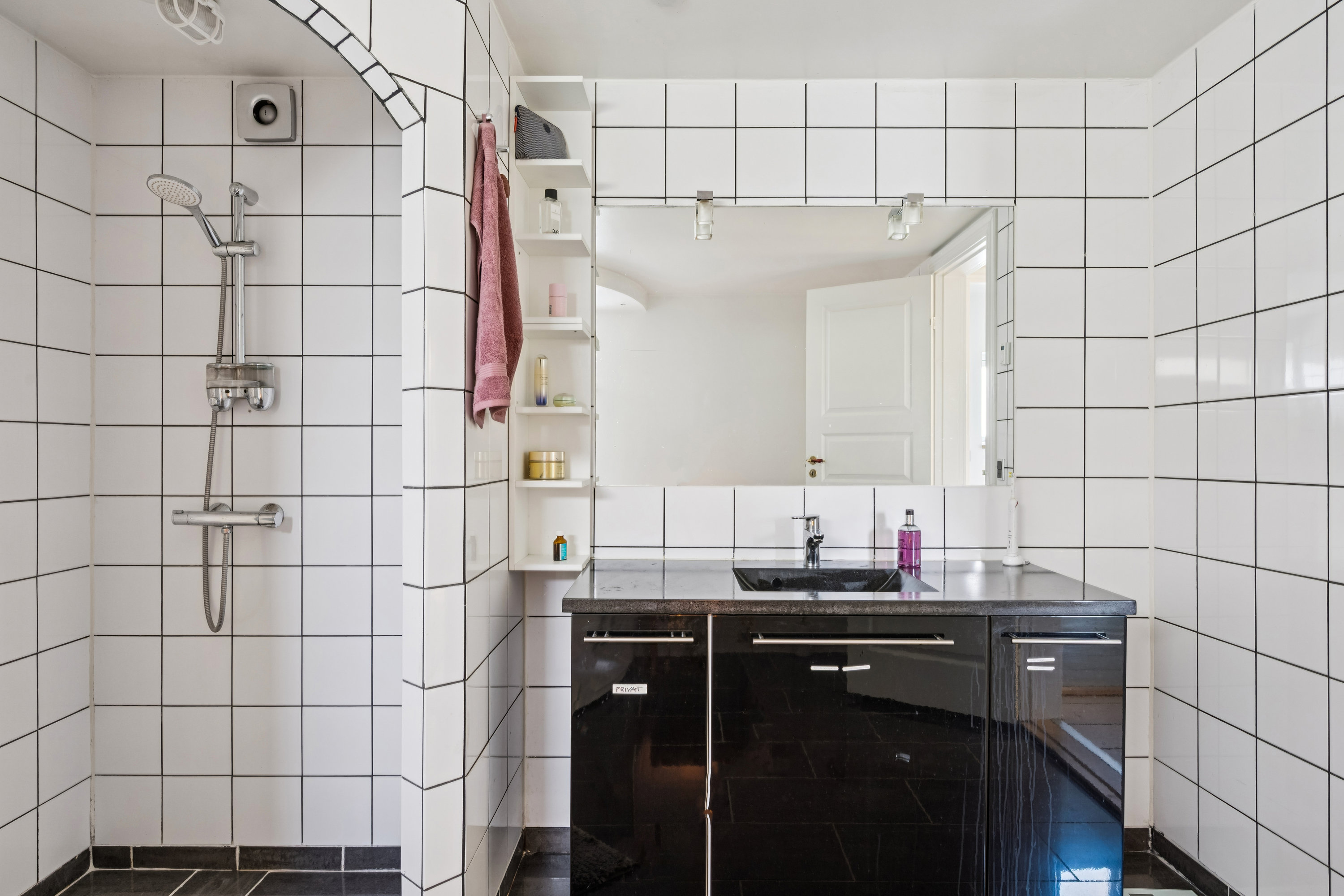 Fremhævet køkken billede i fuldskærmstilstand. Billede af Ballevej 11, Tirstrup, 8400 Ebeltoft