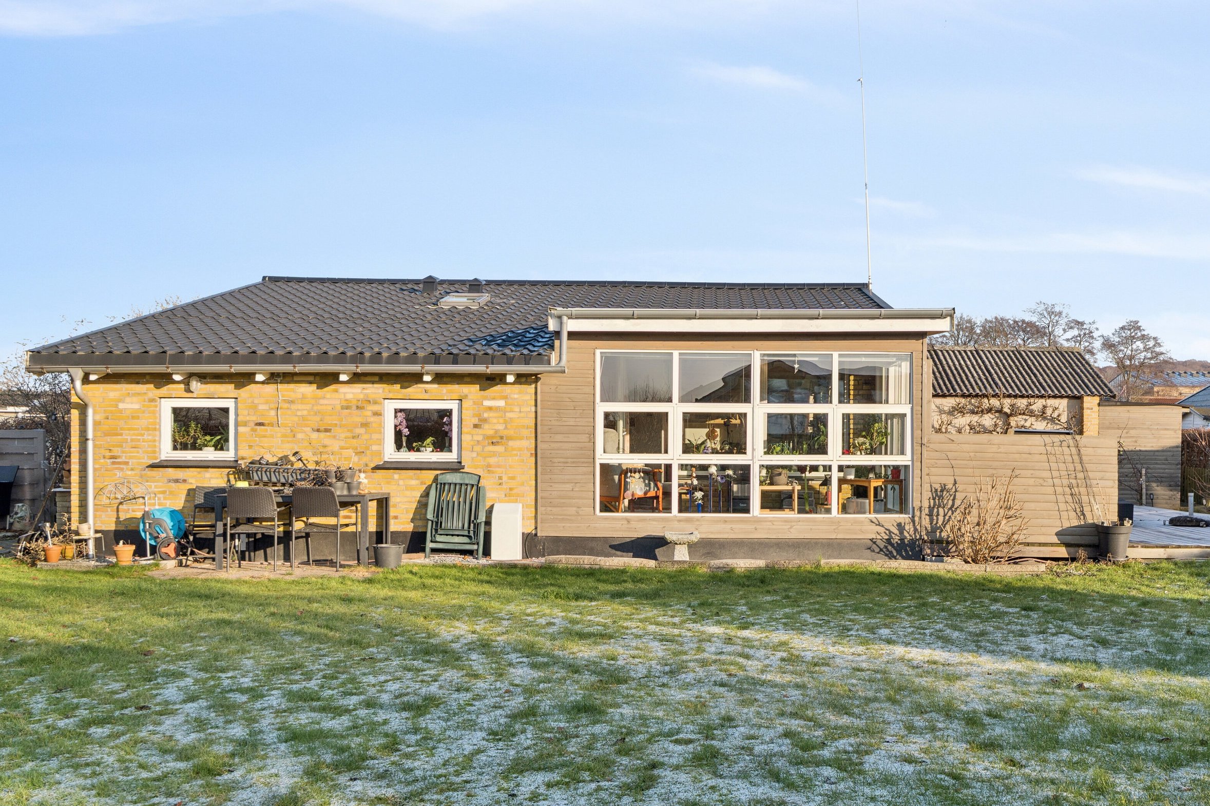 Fremhævet set fra haven billede i fuldskærmstilstand. Billede af Tværvej 5, 3300 Frederiksværk