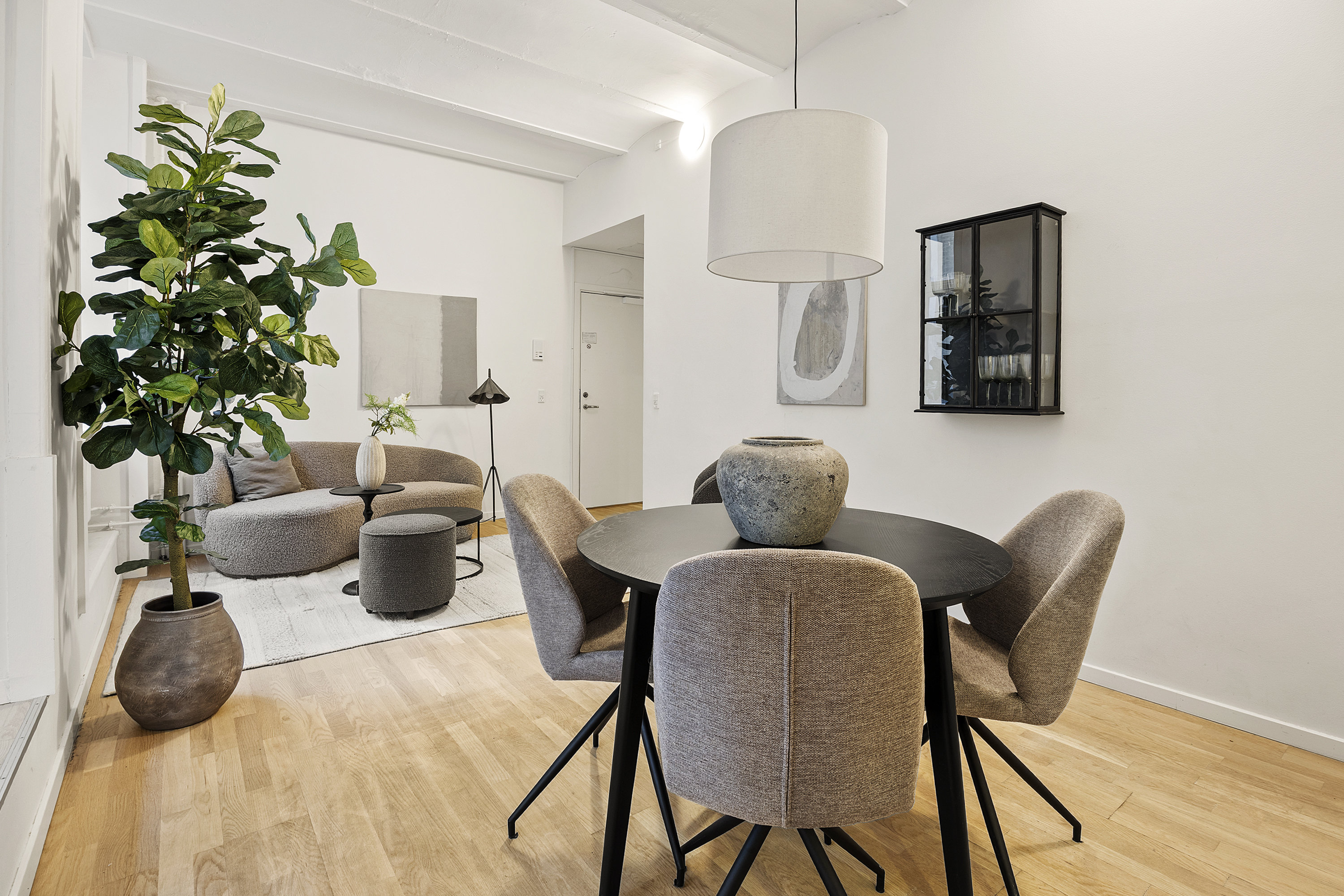 Fremhævet stue billede i fuldskærmstilstand. Billede af Linnésgade 22E, st.., 1361 København K