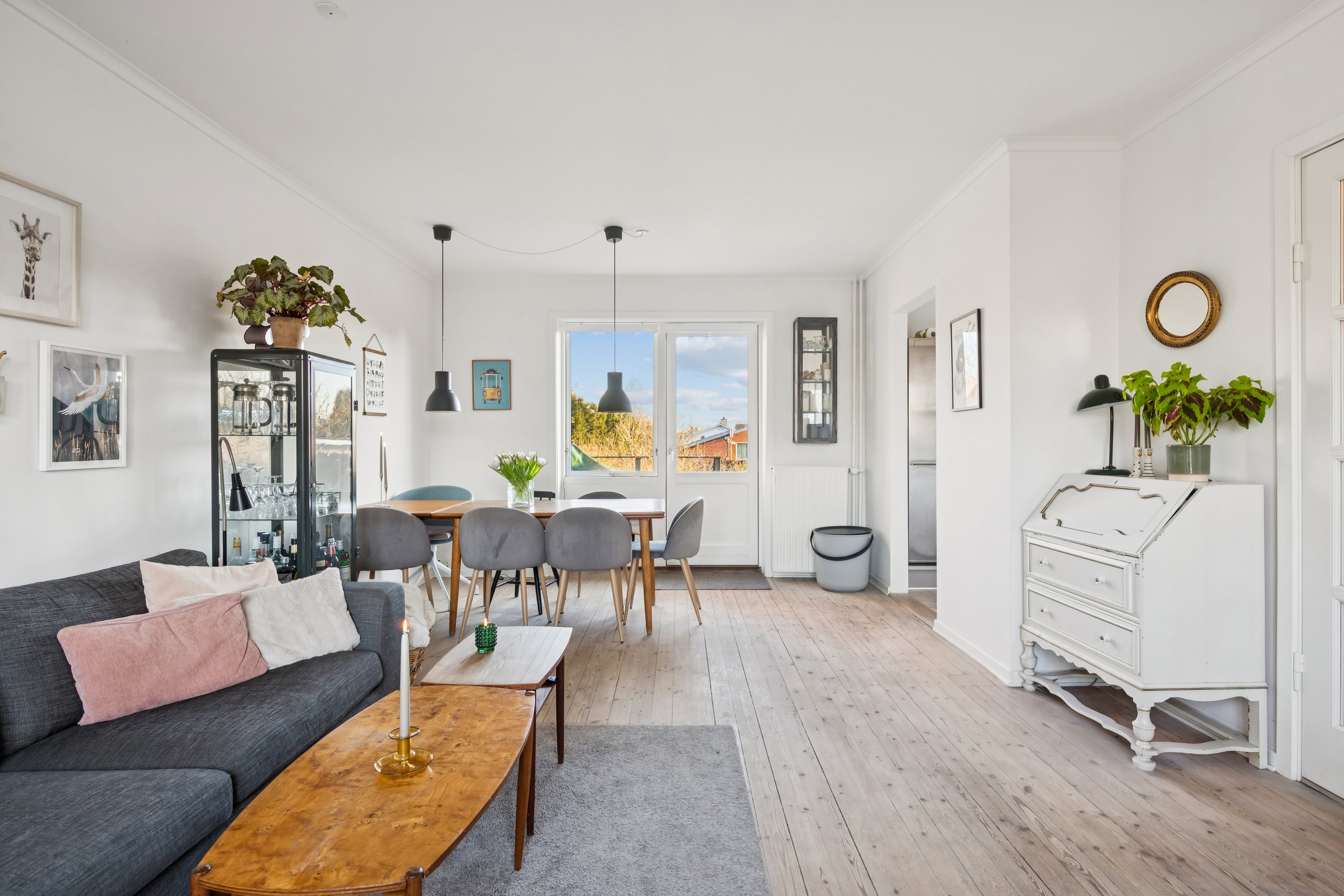 Fremhævet stue billede i fuldskærmstilstand. Billede af Christoffers Alle 184, 2800 Kongens Lyngby