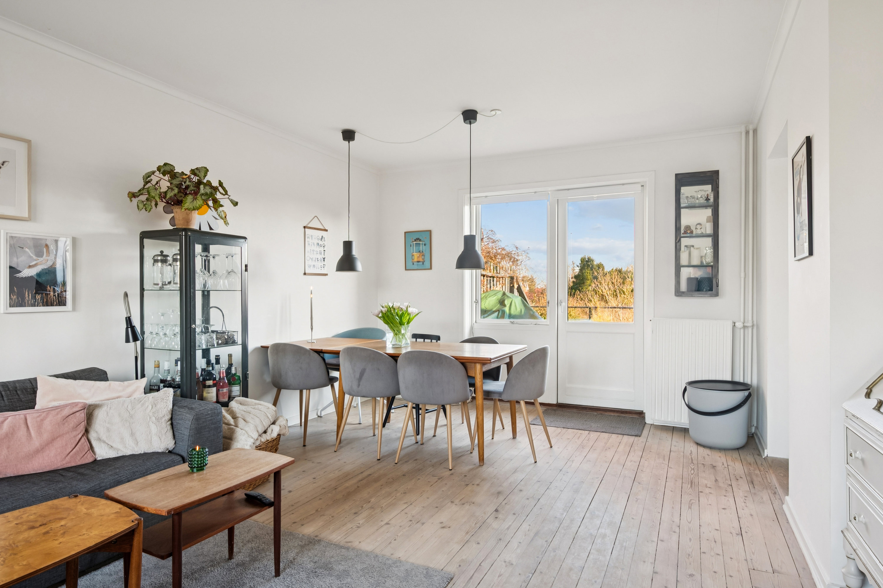 Fremhævet stue billede i fuldskærmstilstand. Billede af Christoffers Alle 184, 2800 Kongens Lyngby