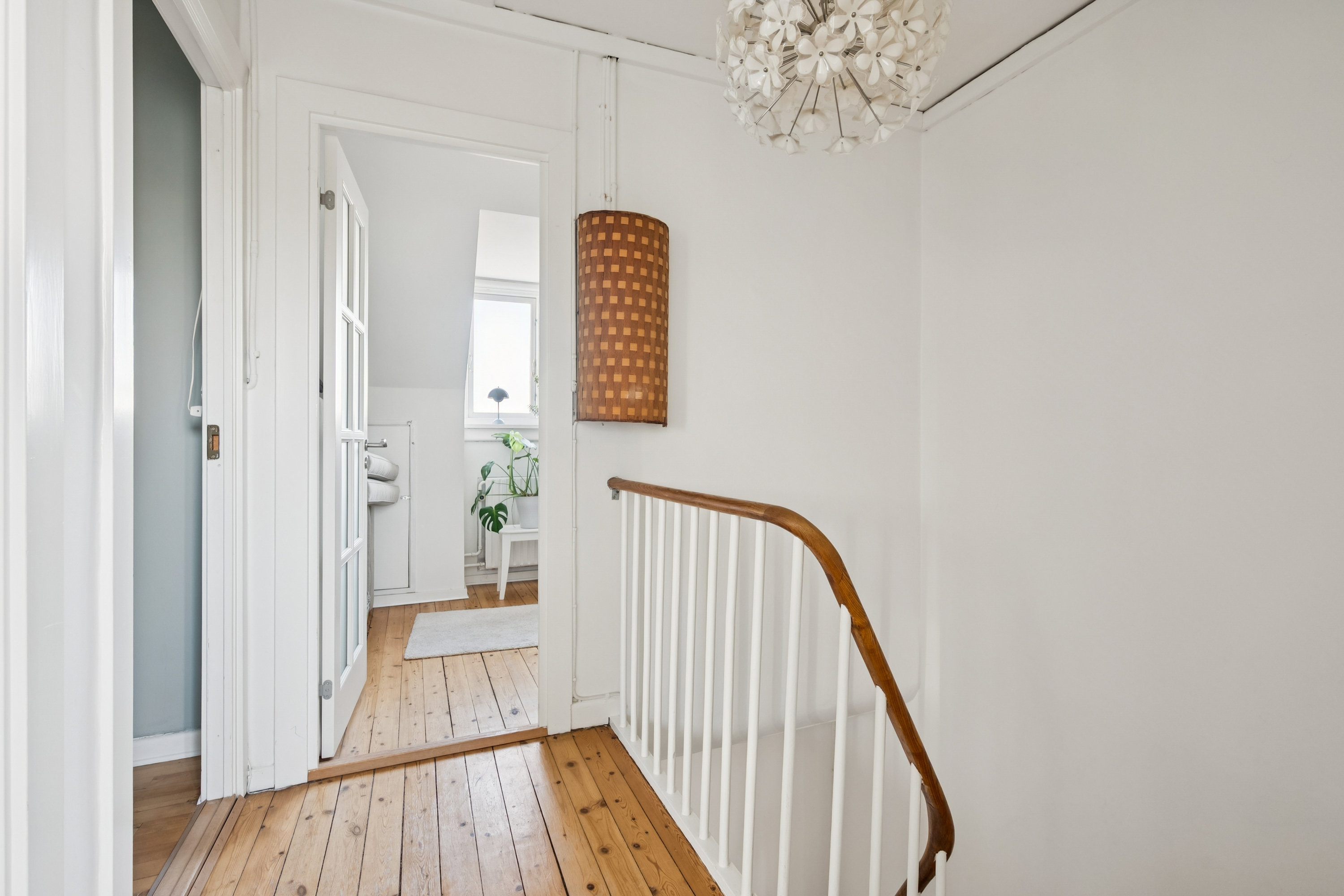 Fremhævet gang billede i fuldskærmstilstand. Billede af Christoffers Alle 184, 2800 Kongens Lyngby