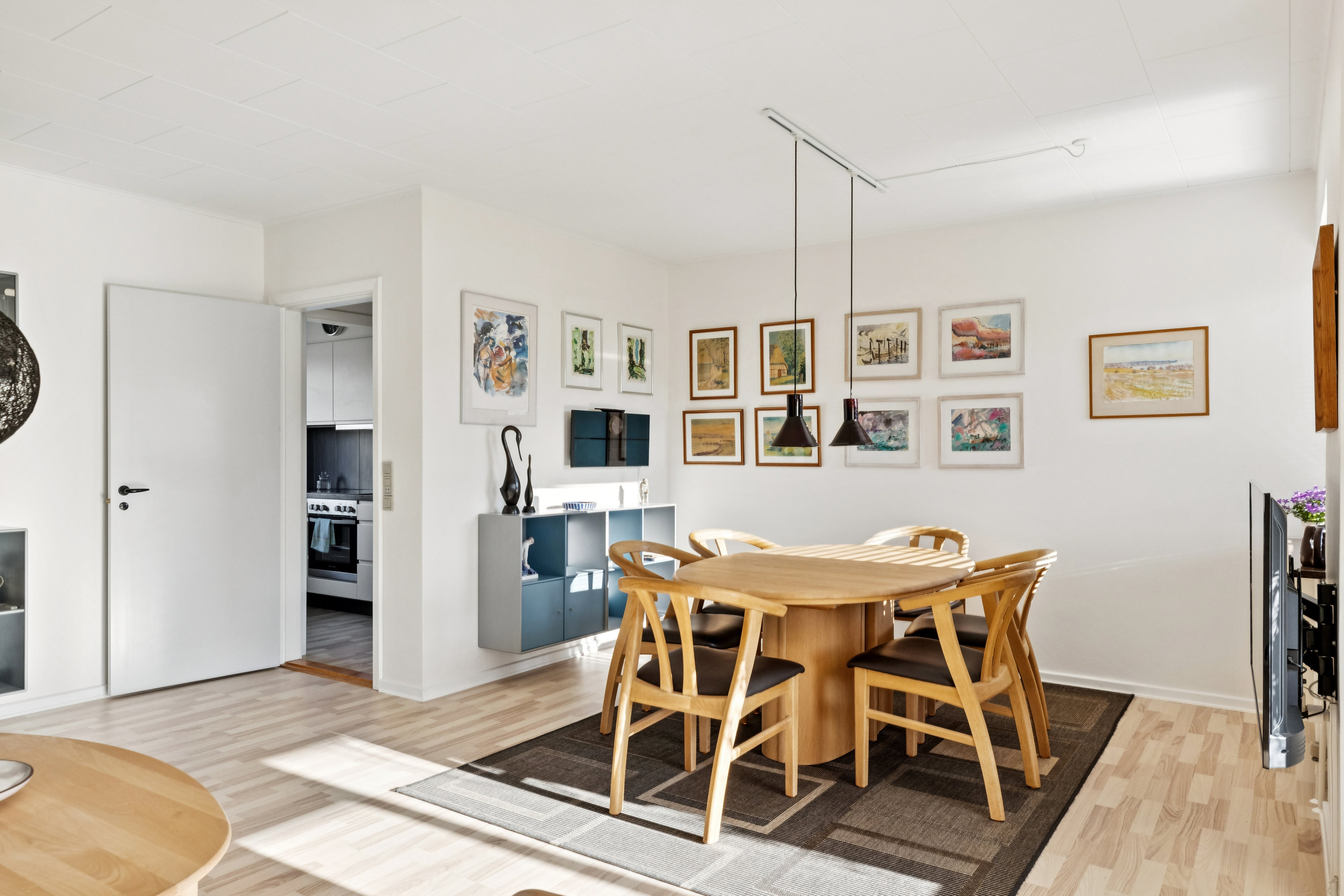 Fremhævet stue billede i fuldskærmstilstand. Billede af Agtoftsvej 74, Ulkebøl, 6400 Sønderborg