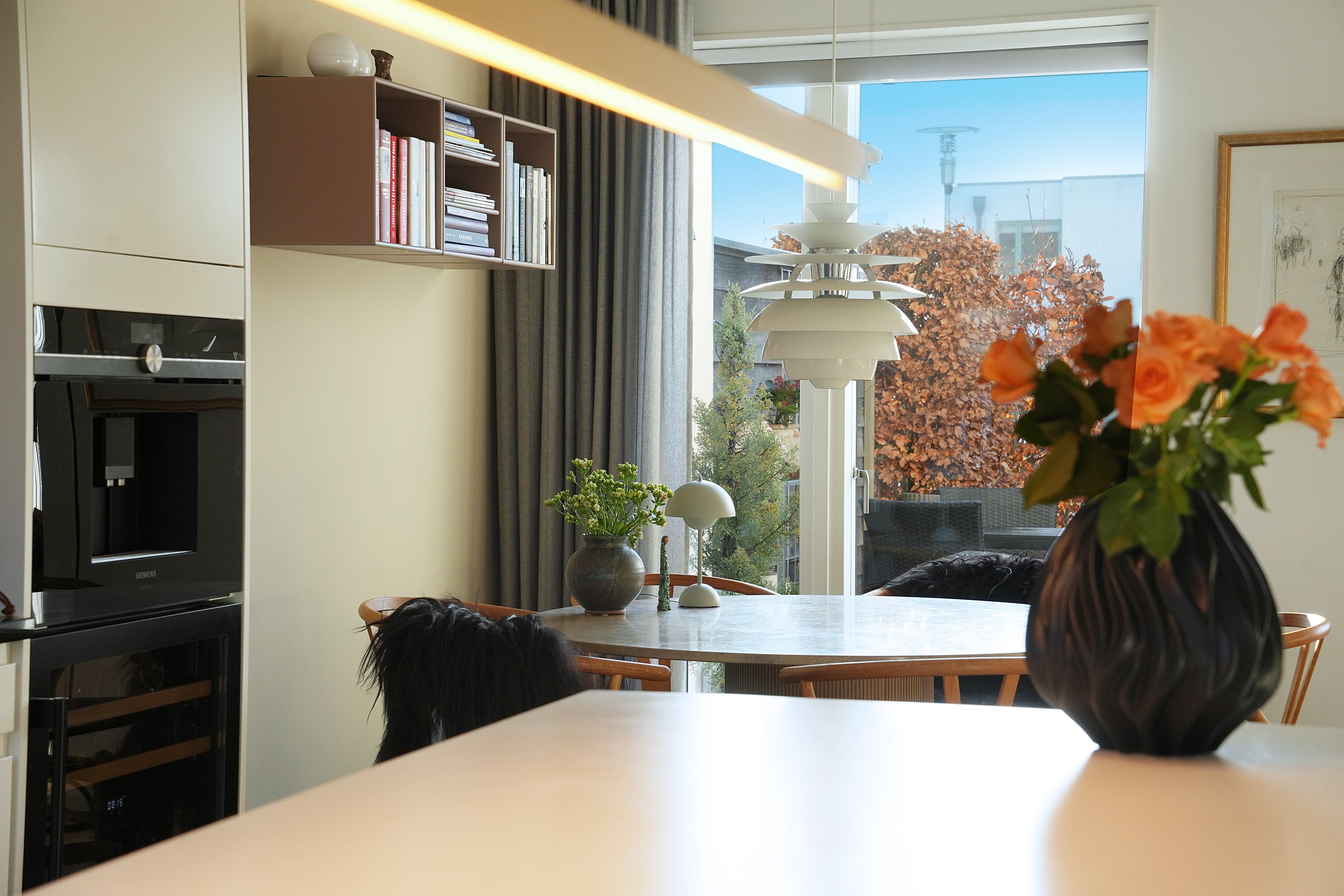 Fremhævet spisestue billede i fuldskærmstilstand. Billede af Torphusene 46, 3050 Humlebæk