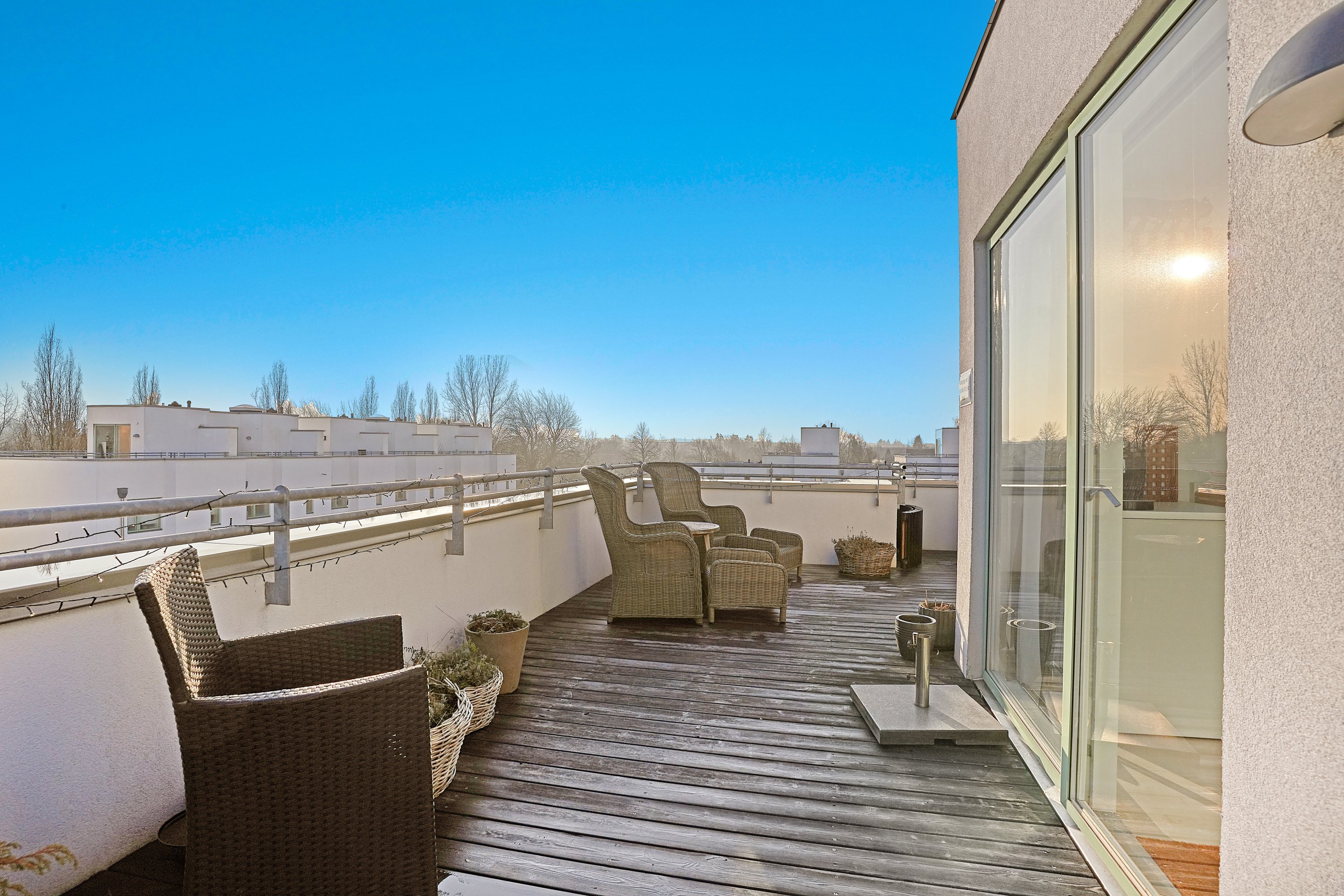 Fremhævet altan billede i fuldskærmstilstand. Billede af Torphusene 46, 3050 Humlebæk