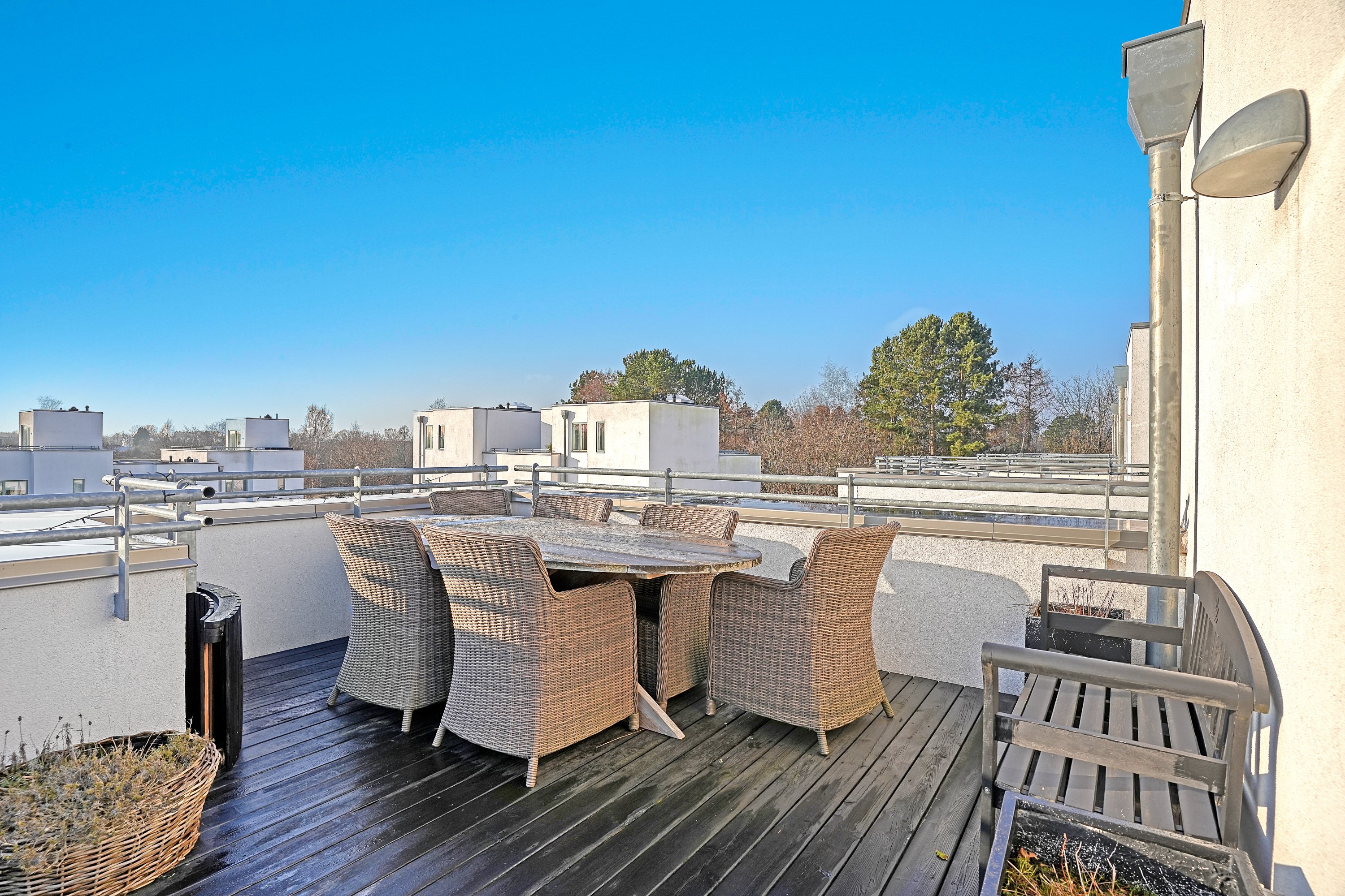 Fremhævet altan billede i fuldskærmstilstand. Billede af Torphusene 46, 3050 Humlebæk