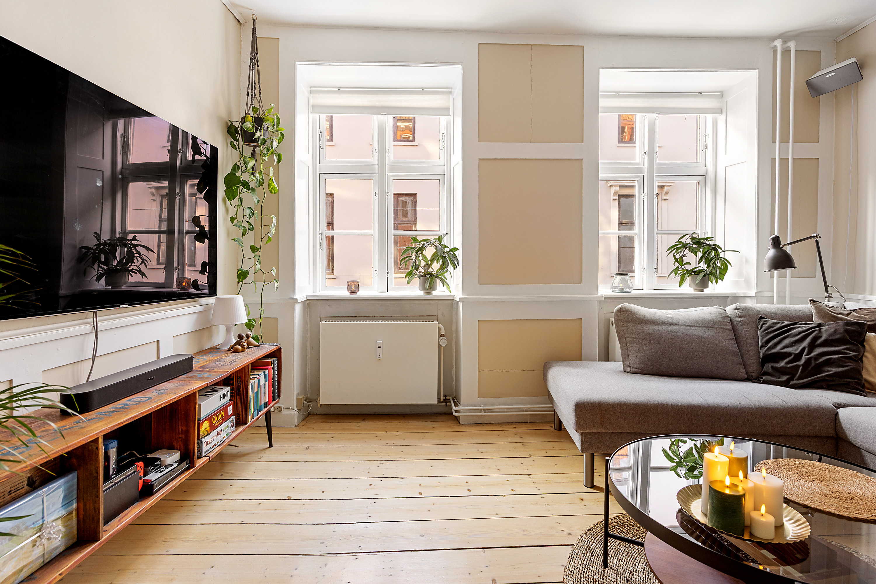 Fremhævet stue billede i fuldskærmstilstand. Billede af Peder Hvitfeldts Stræde 10, 1. tv., 1173 København K