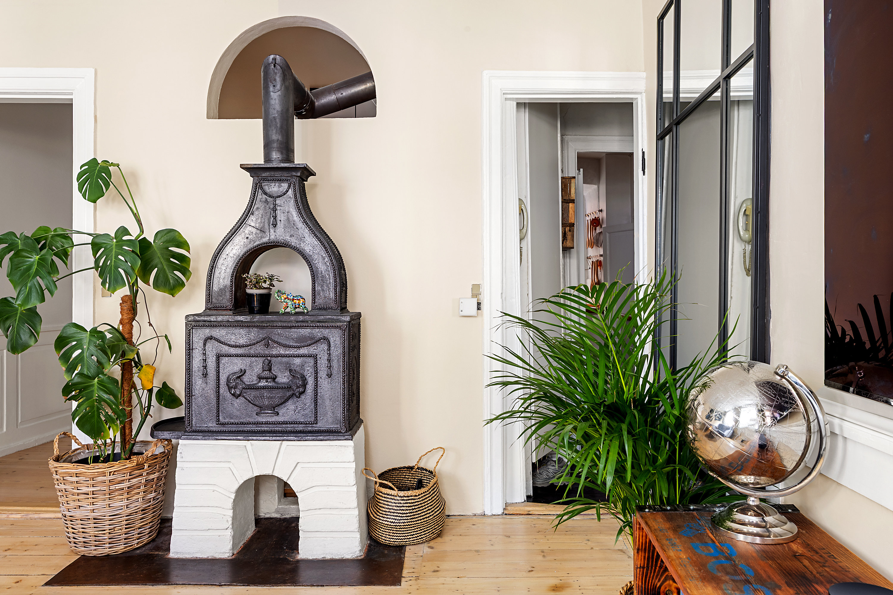 Fremhævet stue billede i fuldskærmstilstand. Billede af Peder Hvitfeldts Stræde 10, 1. tv., 1173 København K