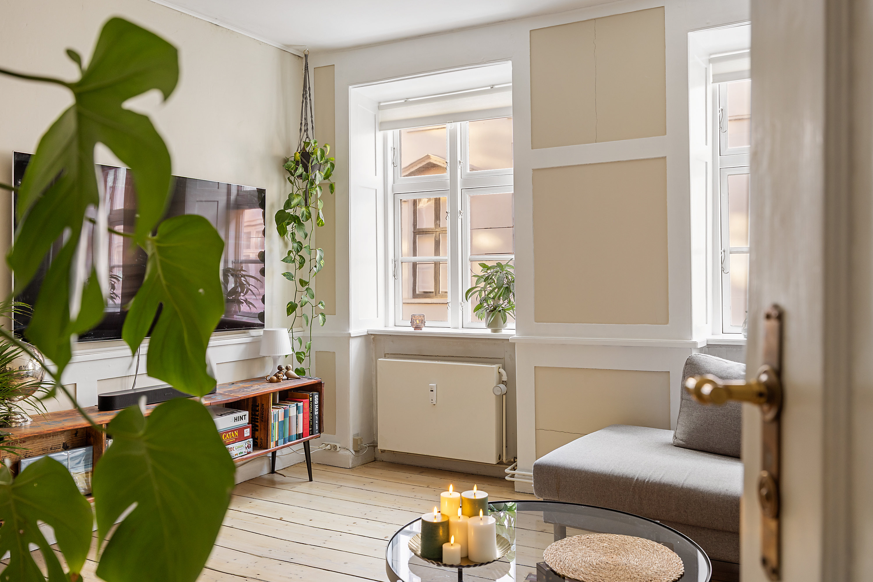 Fremhævet stue billede i fuldskærmstilstand. Billede af Peder Hvitfeldts Stræde 10, 1. tv., 1173 København K