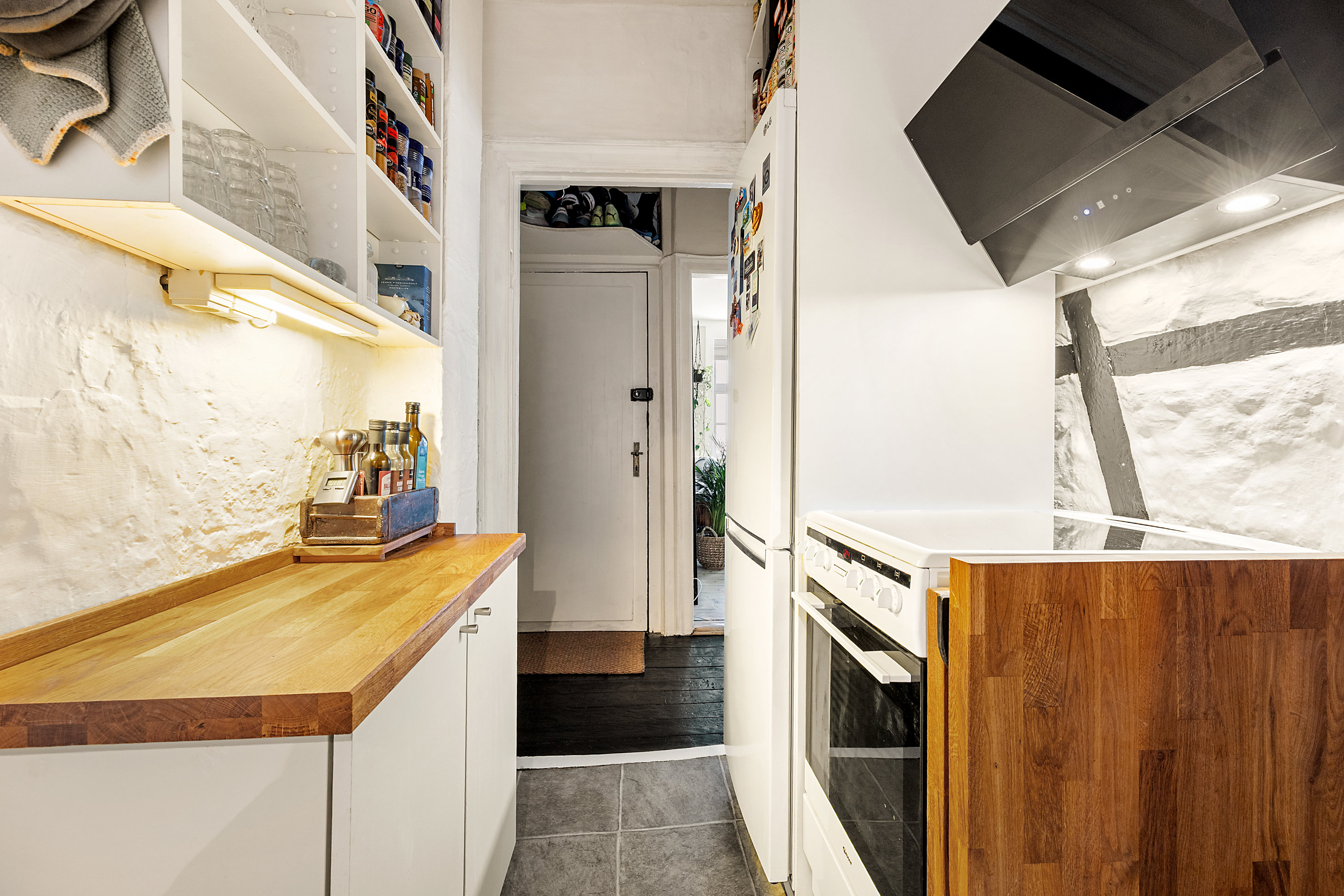 Fremhævet køkken billede i fuldskærmstilstand. Billede af Peder Hvitfeldts Stræde 10, 1. tv., 1173 København K