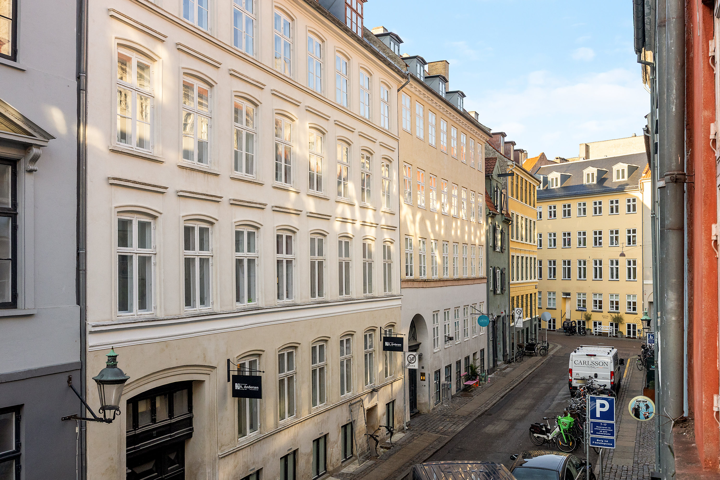 Fremhævet udsigt billede i fuldskærmstilstand. Billede af Peder Hvitfeldts Stræde 10, 1. tv., 1173 København K