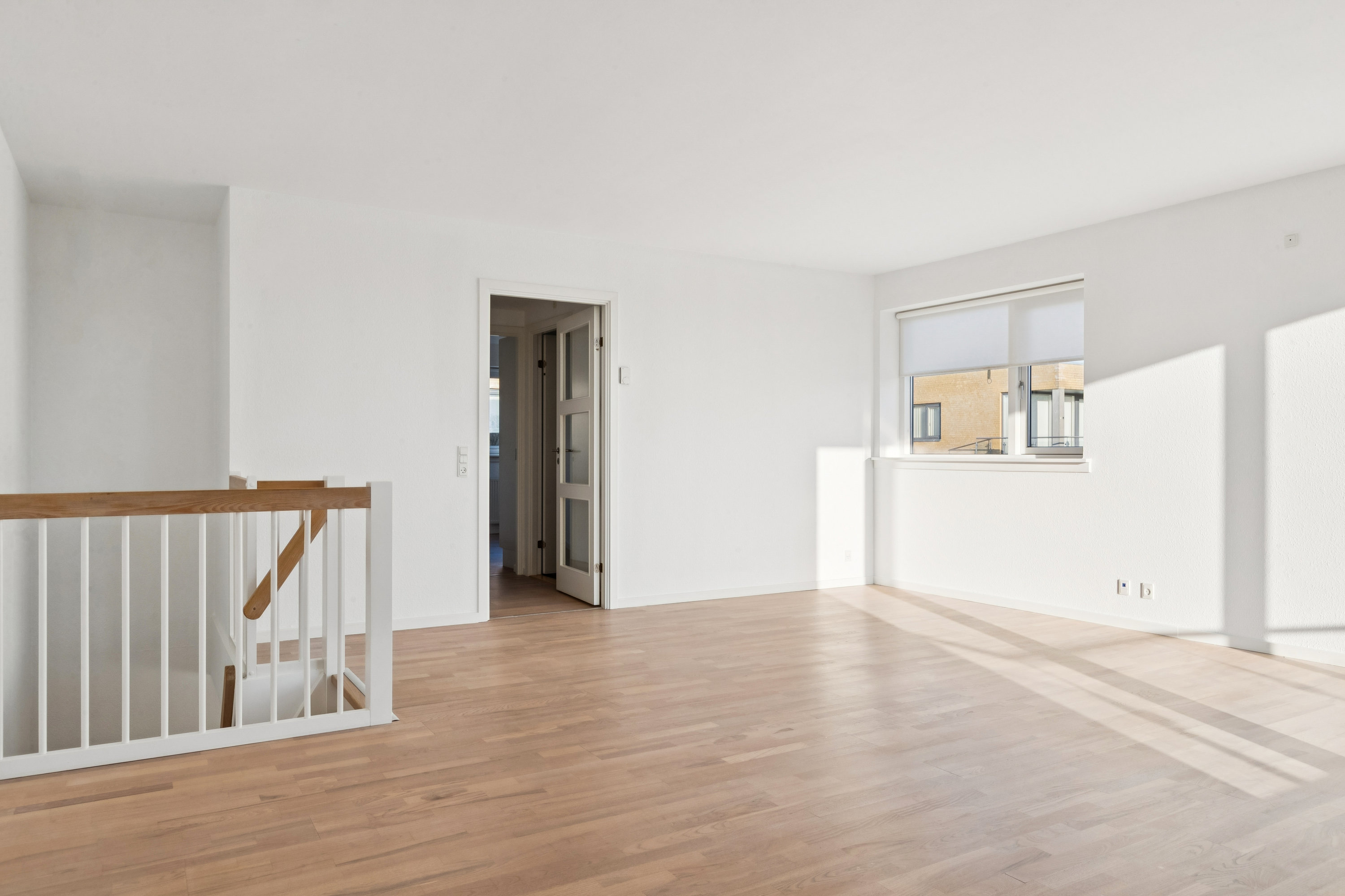 Fremhævet stue billede i fuldskærmstilstand. Billede af Falkenbergvænget 8, 3140 Ålsgårde