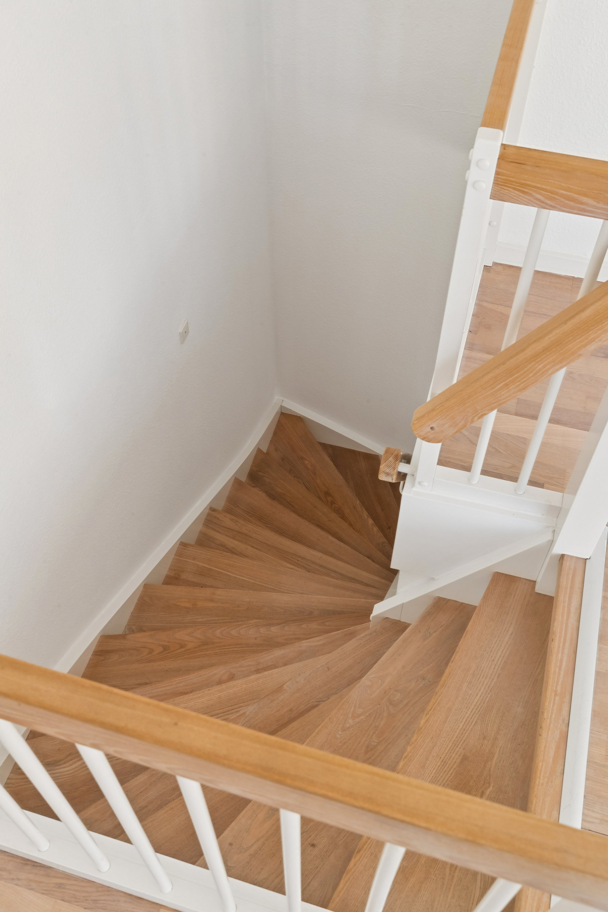 Fremhævet trappe billede i fuldskærmstilstand. Billede af Falkenbergvænget 8, 3140 Ålsgårde