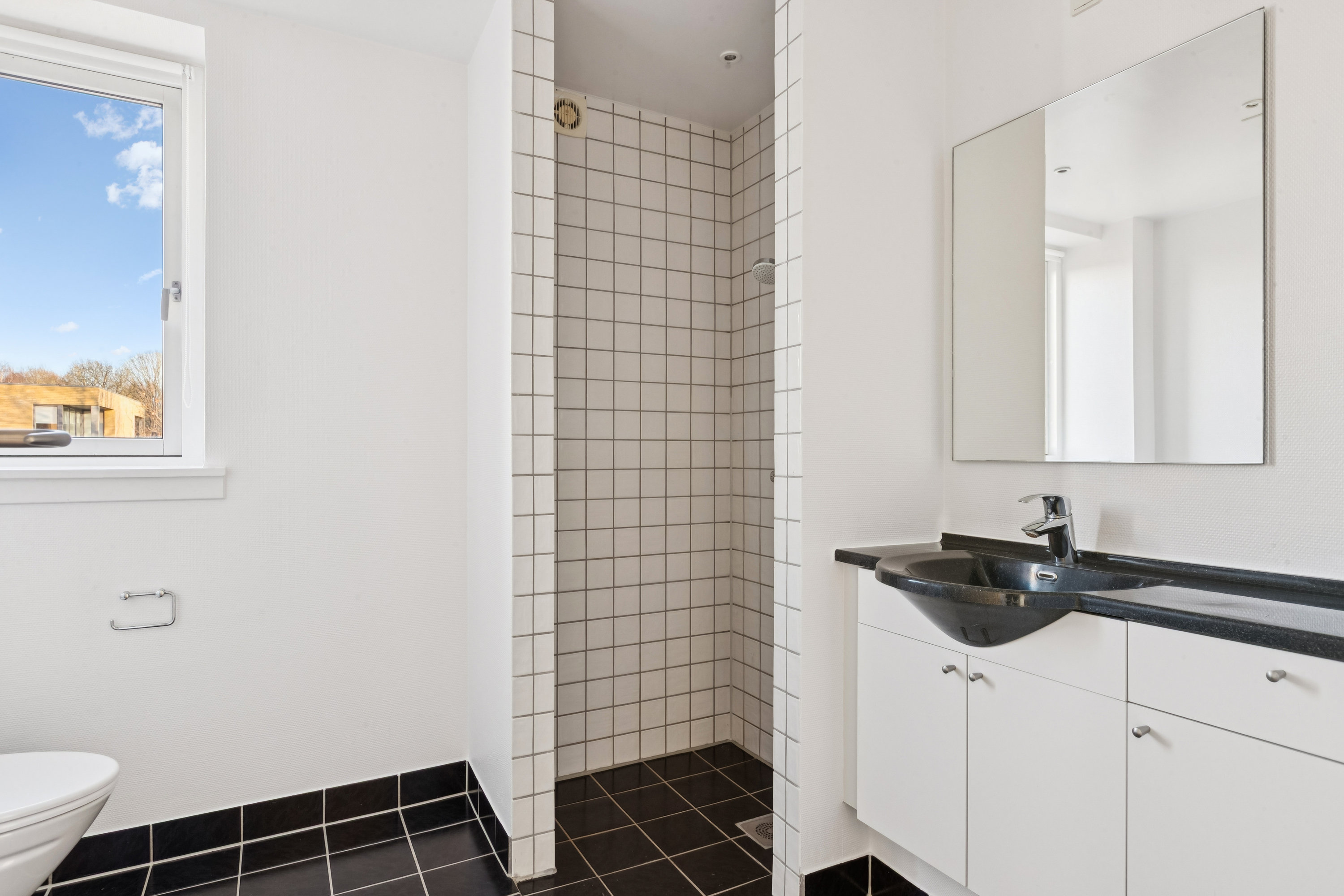 Fremhævet badeværelse billede i fuldskærmstilstand. Billede af Falkenbergvænget 8, 3140 Ålsgårde