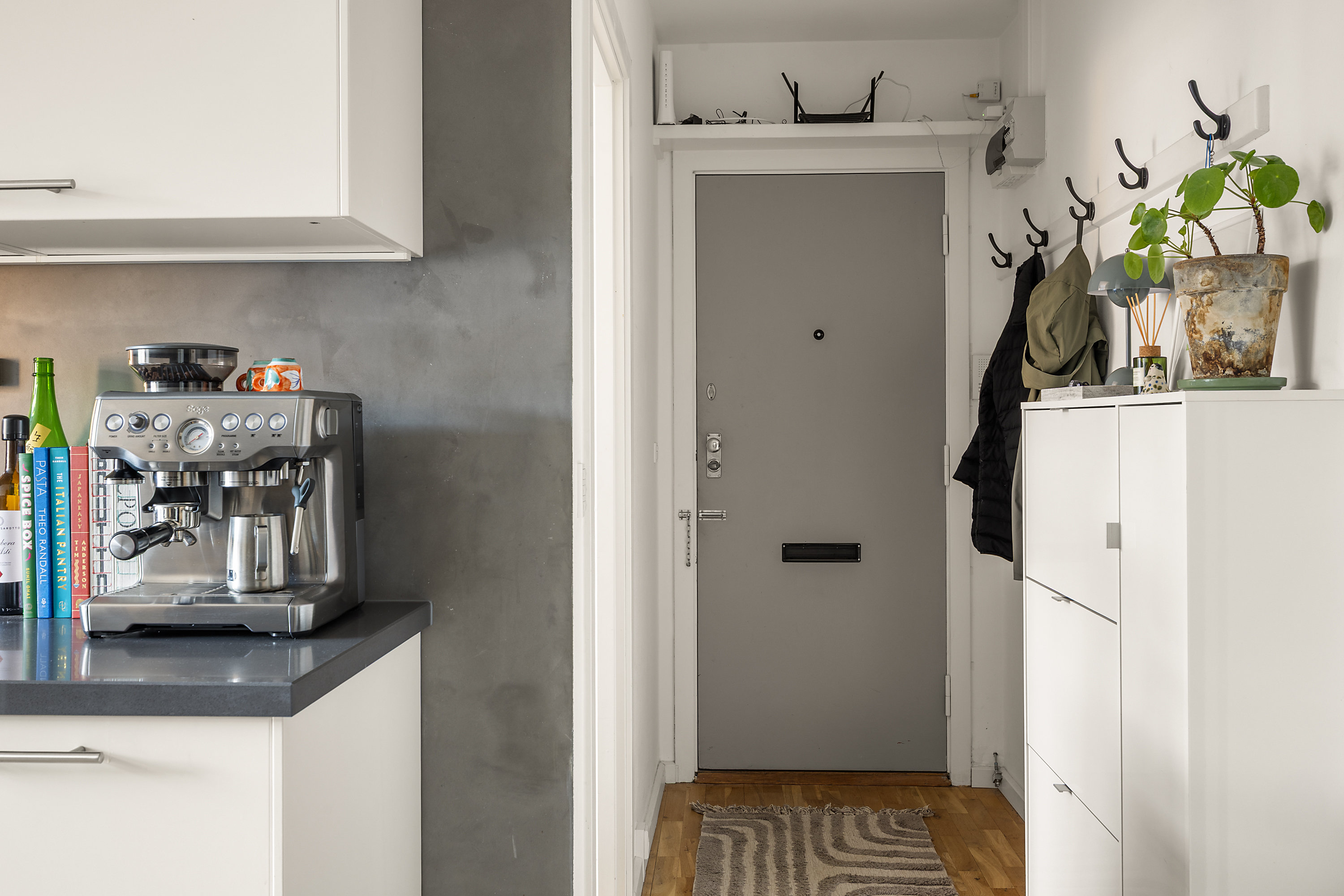 Fremhævet entré billede i fuldskærmstilstand. Billede af Adelgade 49, 2. th., 1304 København K