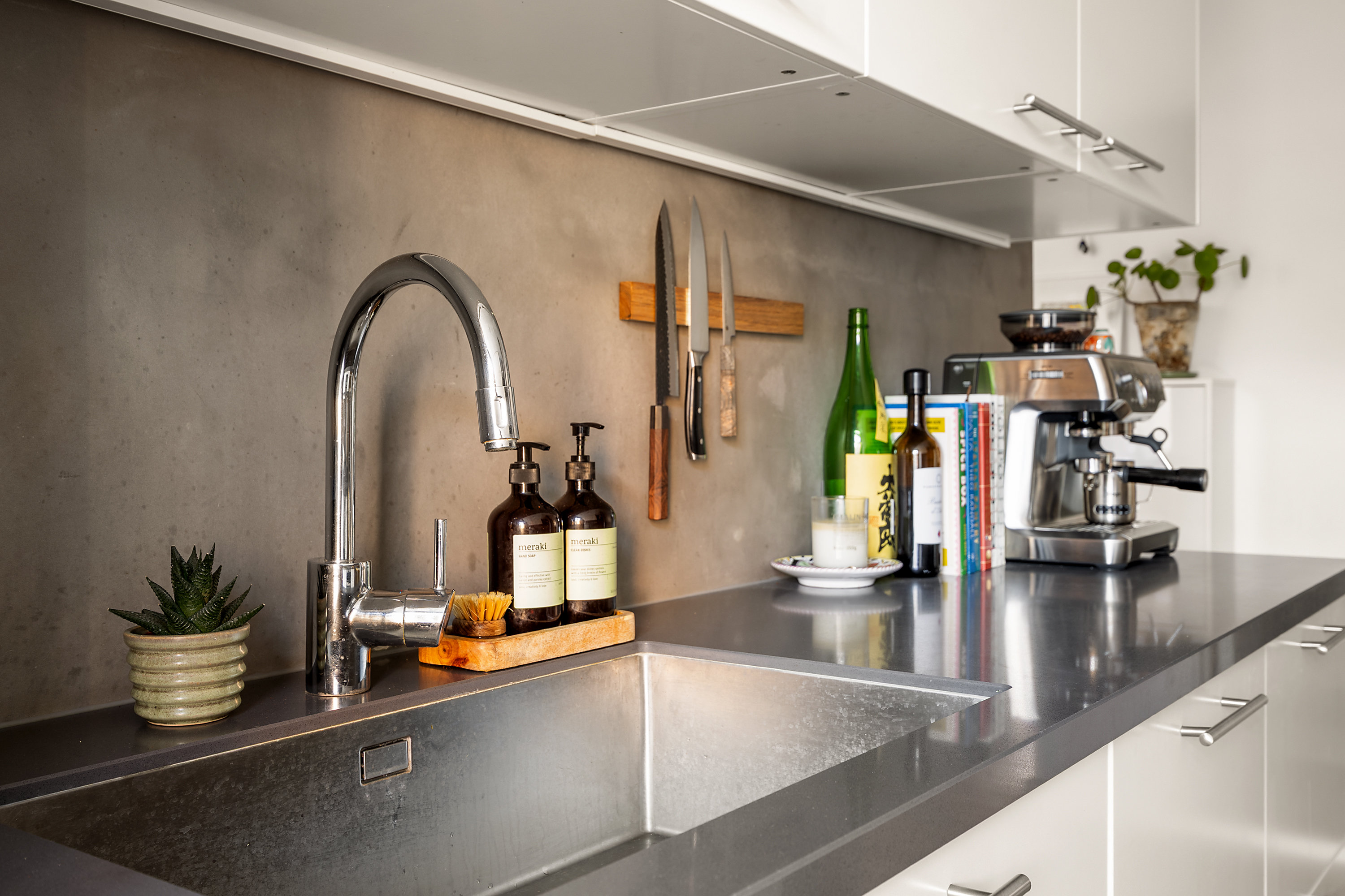 Fremhævet køkken billede i fuldskærmstilstand. Billede af Adelgade 49, 2. th., 1304 København K