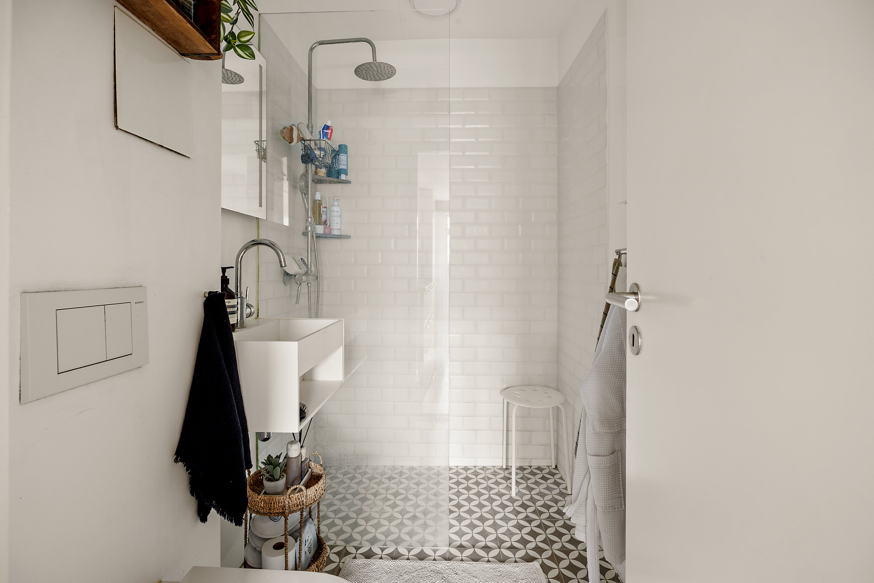 Fremhævet badeværelse billede i fuldskærmstilstand. Billede af Adelgade 49, 2. th., 1304 København K