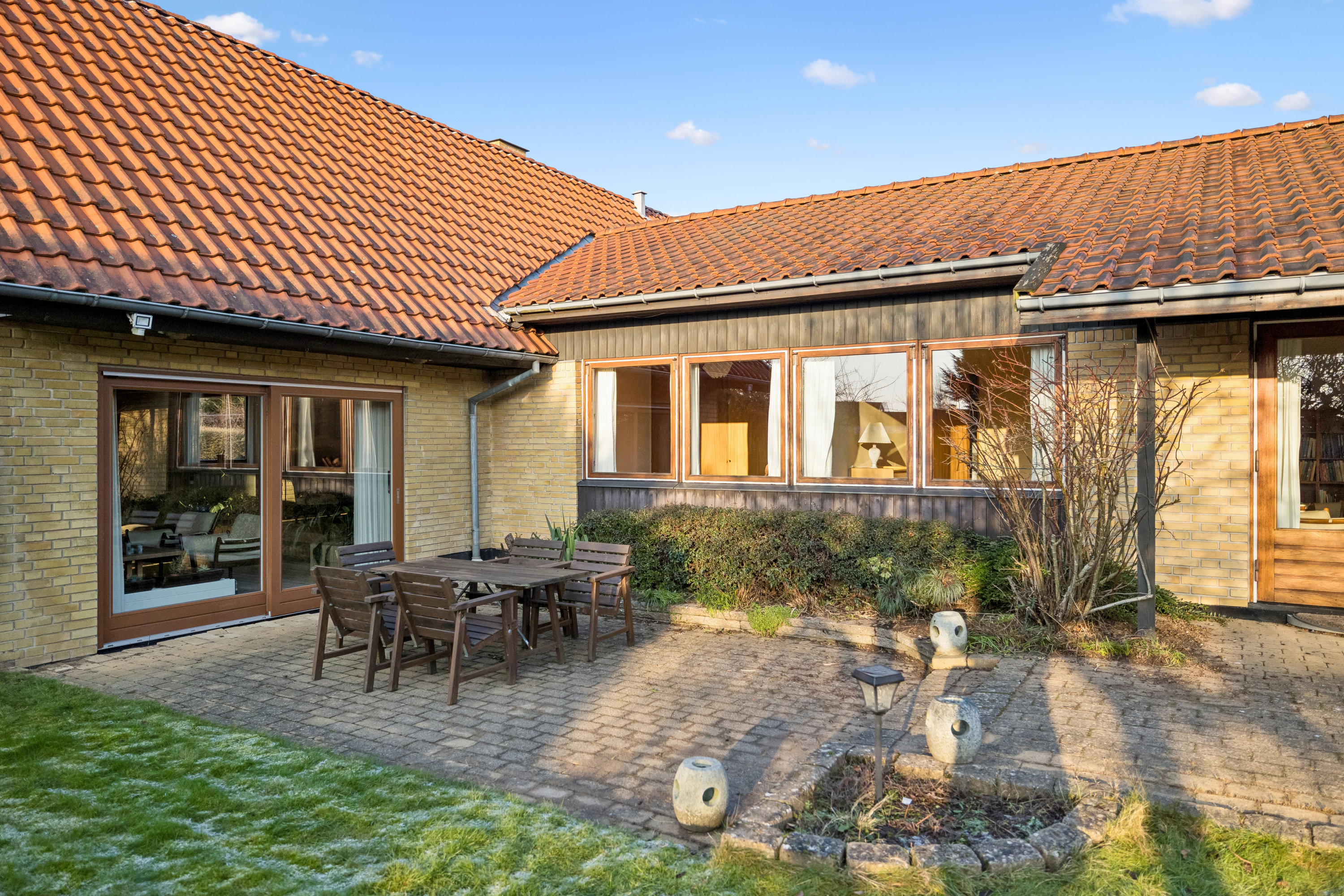 Fremhævet terrasse billede i fuldskærmstilstand. Billede af Bøgevej 8, 8660 Skanderborg