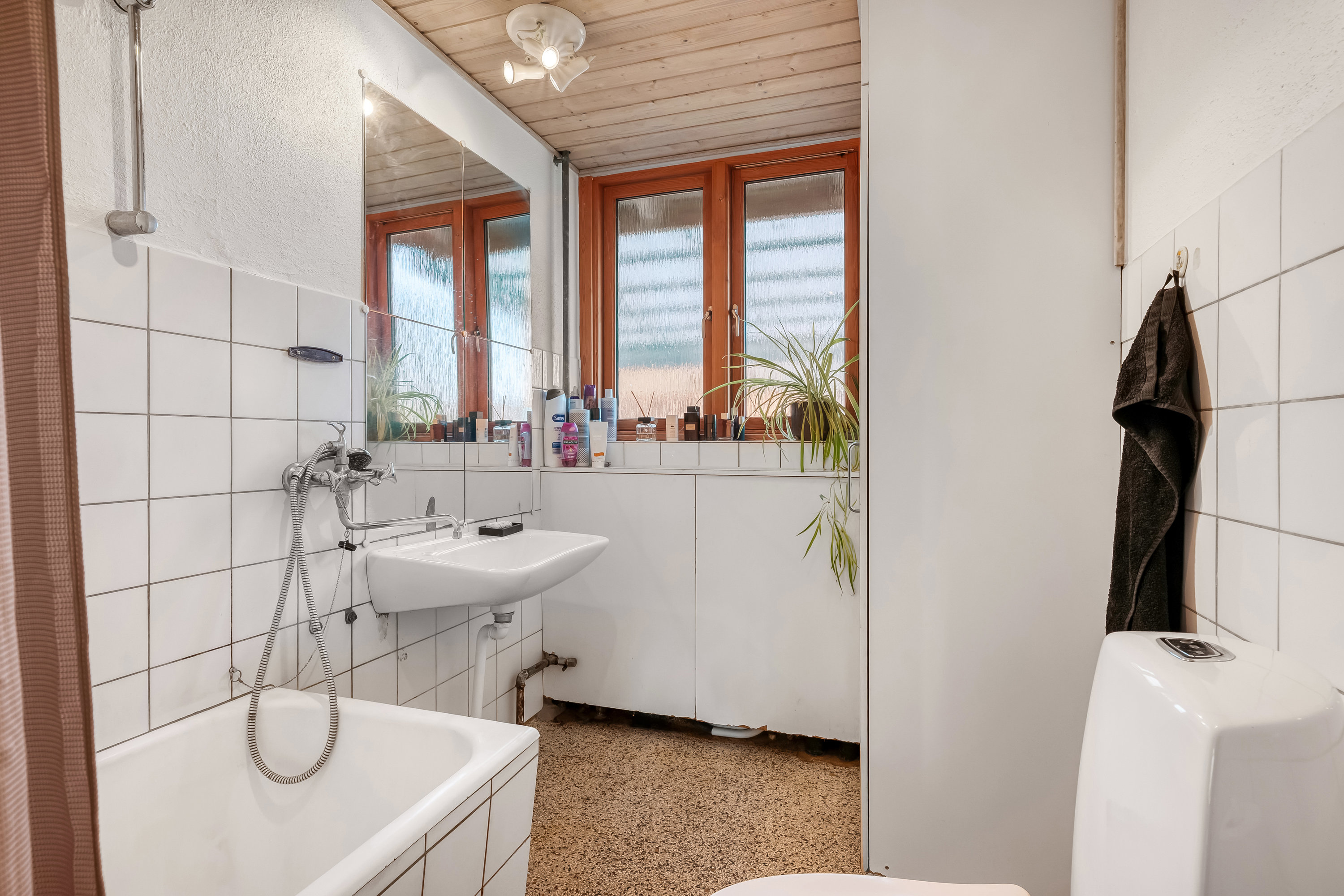 Fremhævet badeværelse billede i fuldskærmstilstand. Billede af Ydunsvej 5, 7620 Lemvig