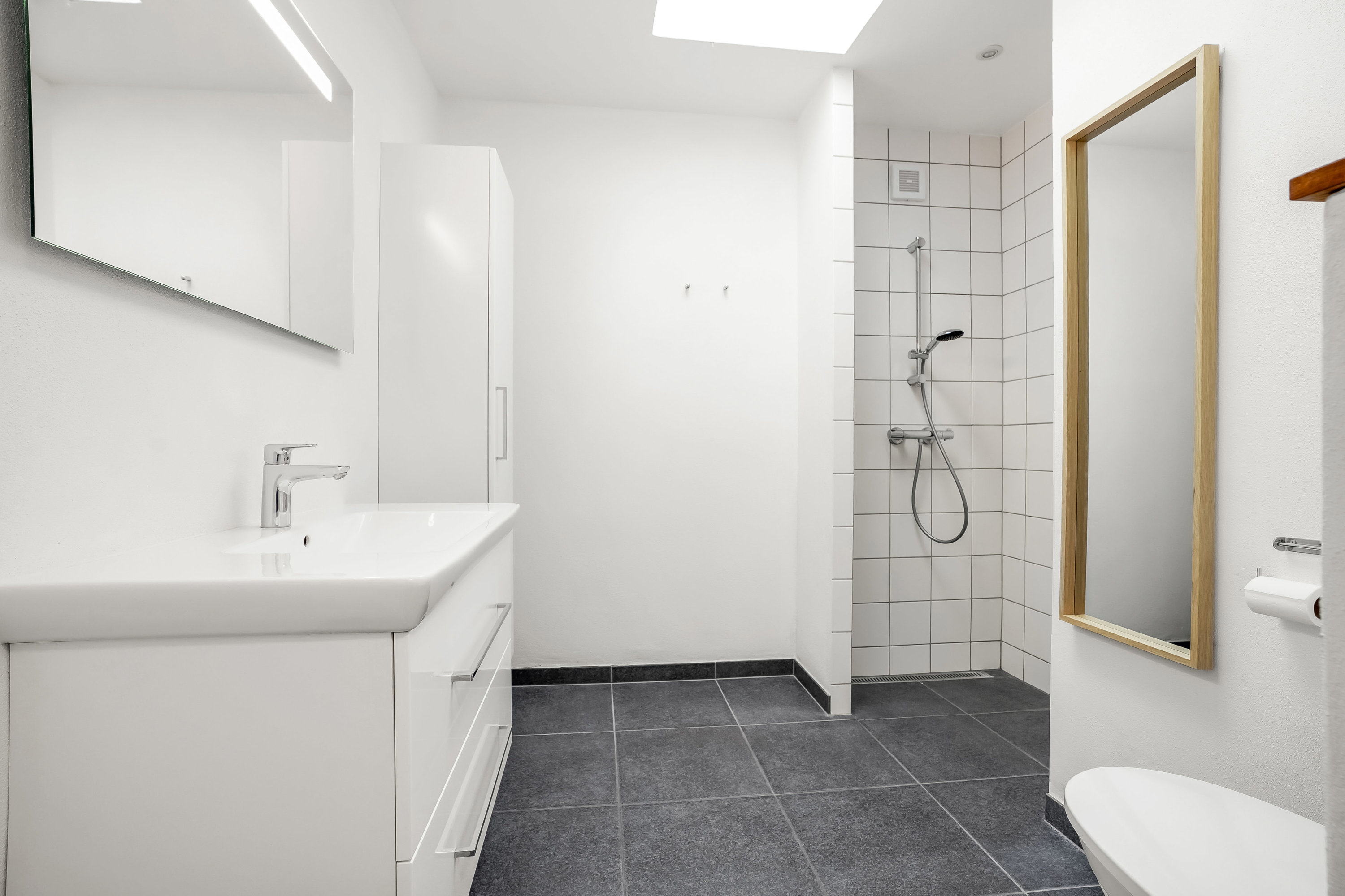 Fremhævet badeværelse billede i fuldskærmstilstand. Billede af Behrendtsvej 16, 5500 Middelfart