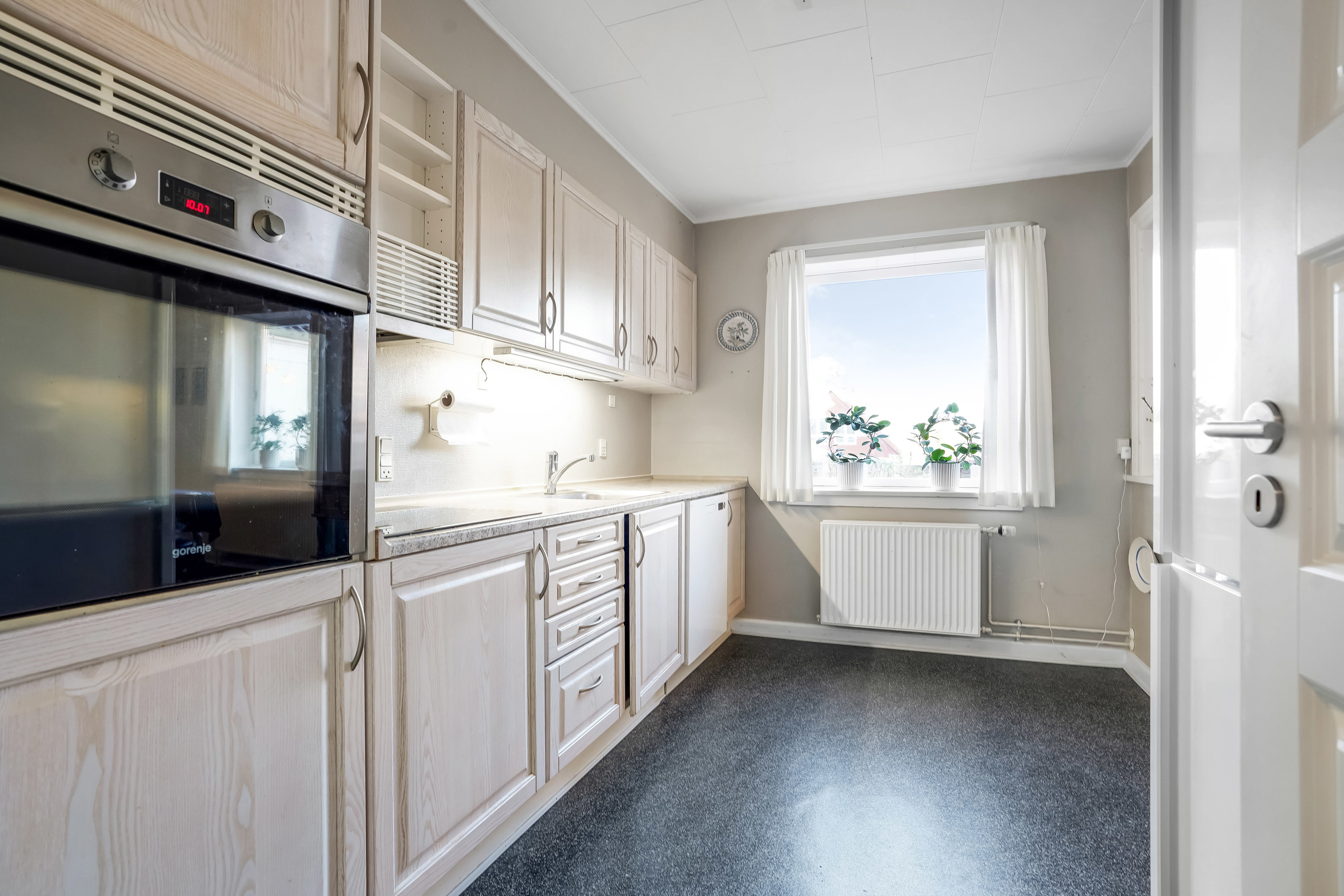 Fremhævet køkken billede i fuldskærmstilstand. Billede af Behrendtsvej 16, 5500 Middelfart