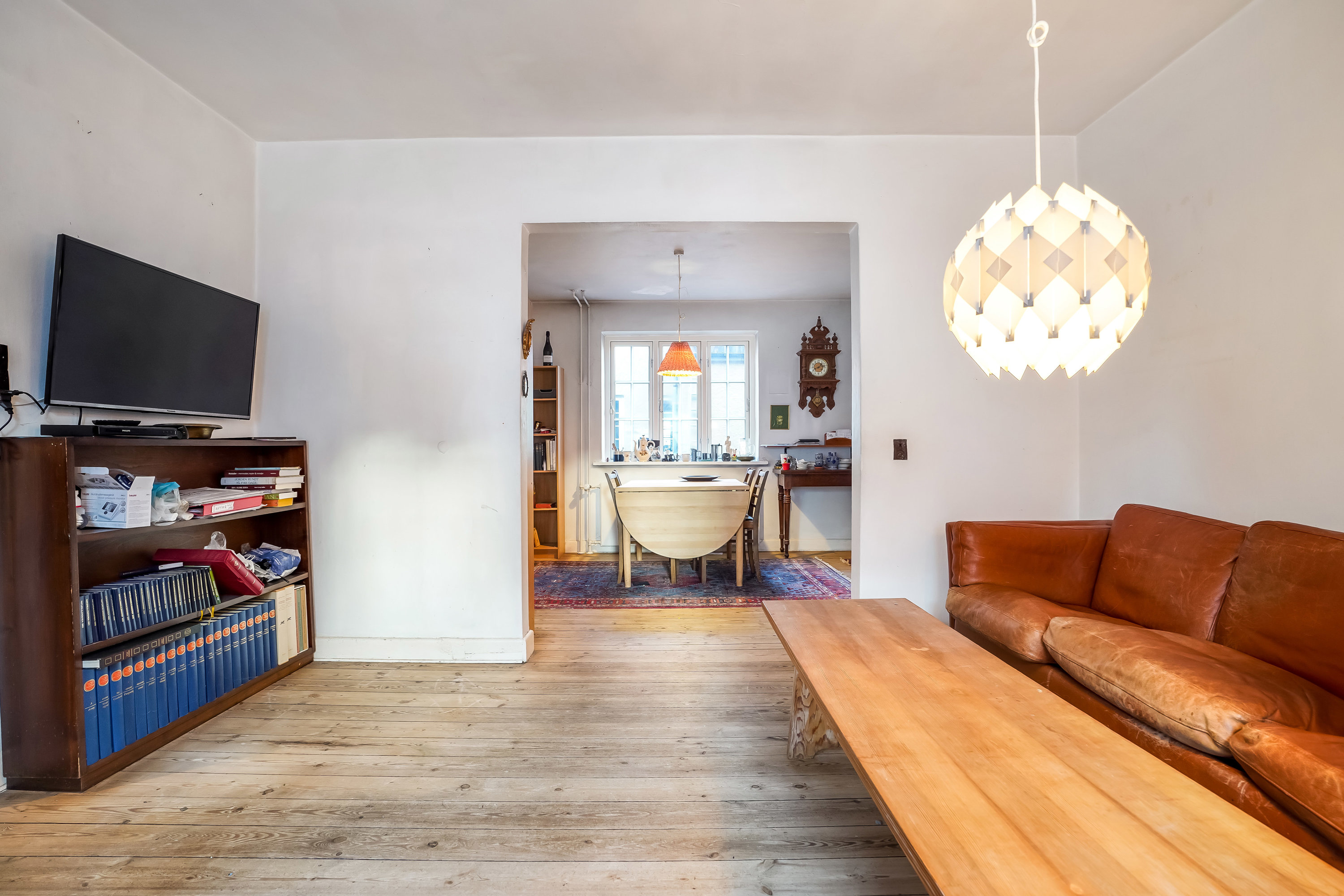 Fremhævet stue billede i fuldskærmstilstand. Billede af Gerthasminde 38, 5000 Odense C