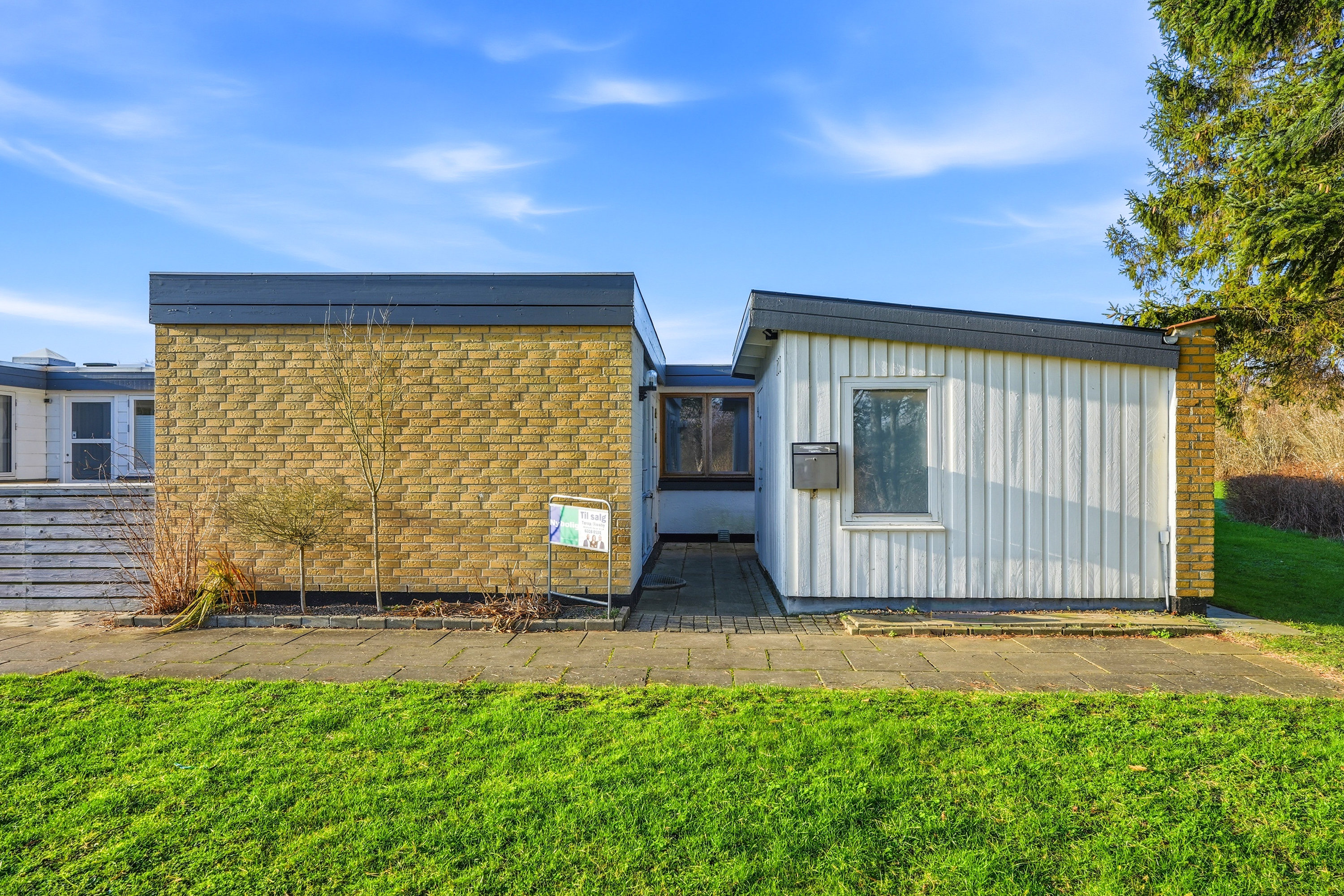 Fremhævet facade billede i fuldskærmstilstand. Billede af Næsbyhave 110, Næsby, 5270 Odense N
