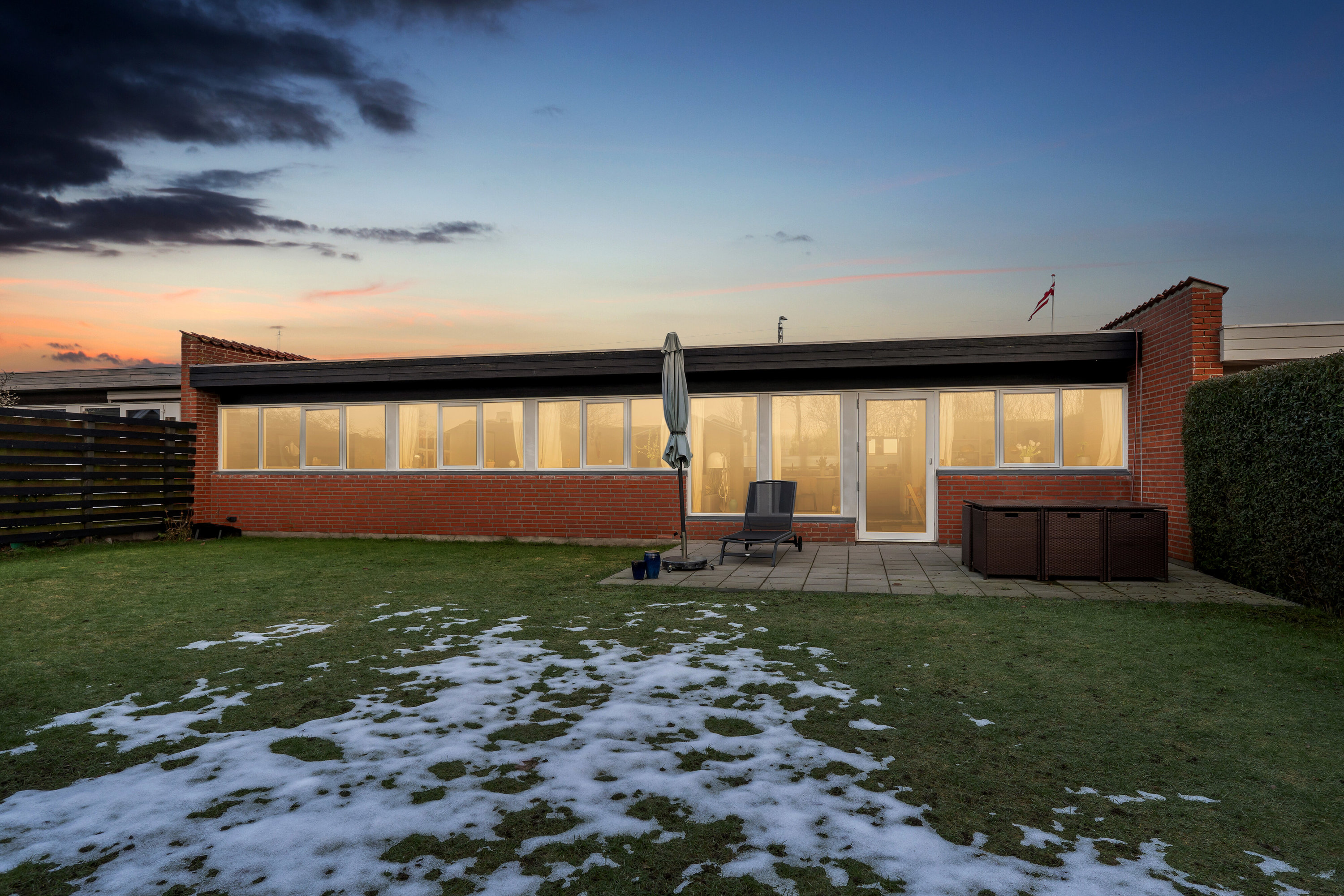 Fremhævet set fra haven billede i fuldskærmstilstand. Billede af H F Bjørns Vej 42, 9800 Hjørring