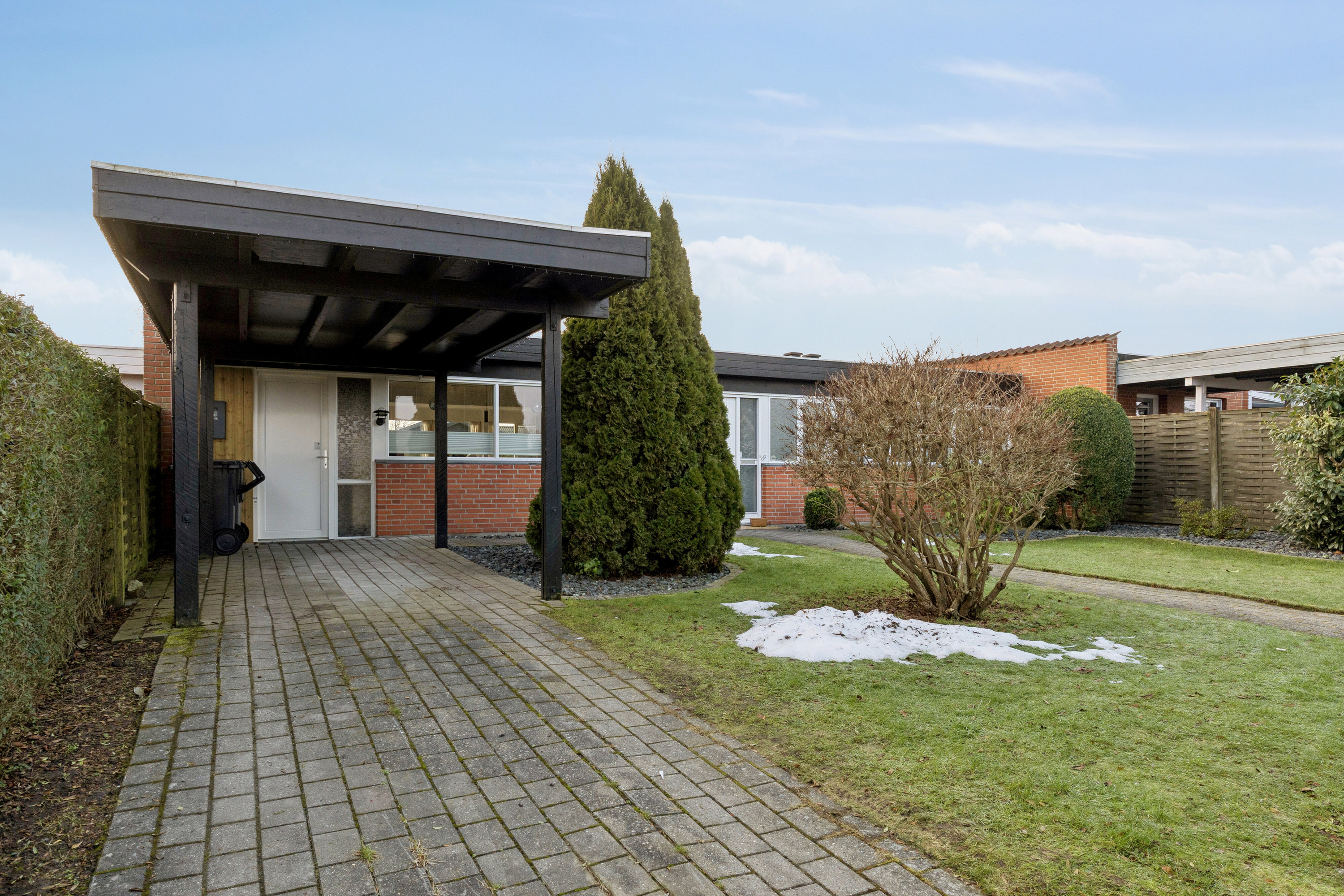 Fremhævet set fra vejen billede i fuldskærmstilstand. Billede af H F Bjørns Vej 42, 9800 Hjørring