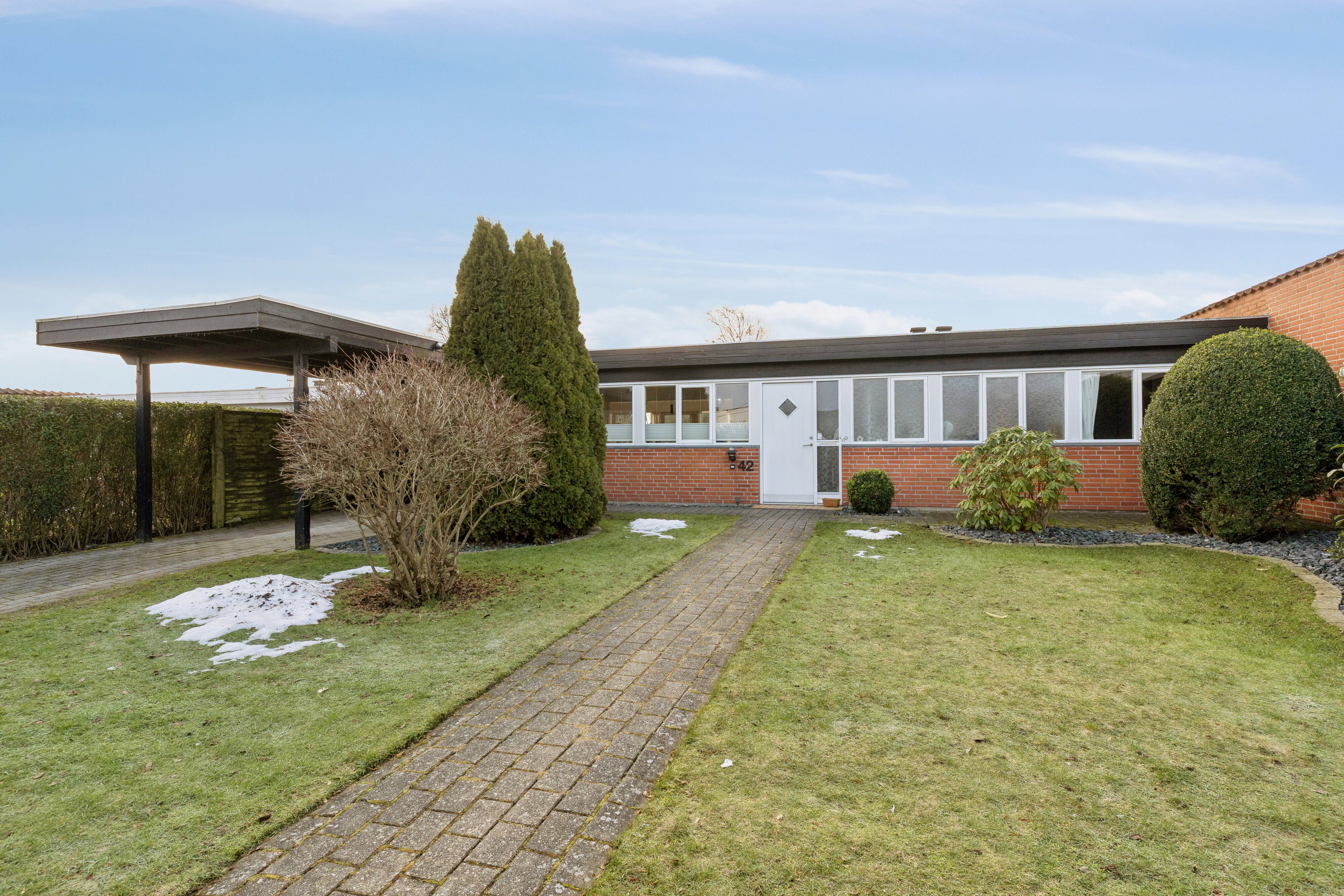 Fremhævet set fra vejen billede i fuldskærmstilstand. Billede af H F Bjørns Vej 42, 9800 Hjørring