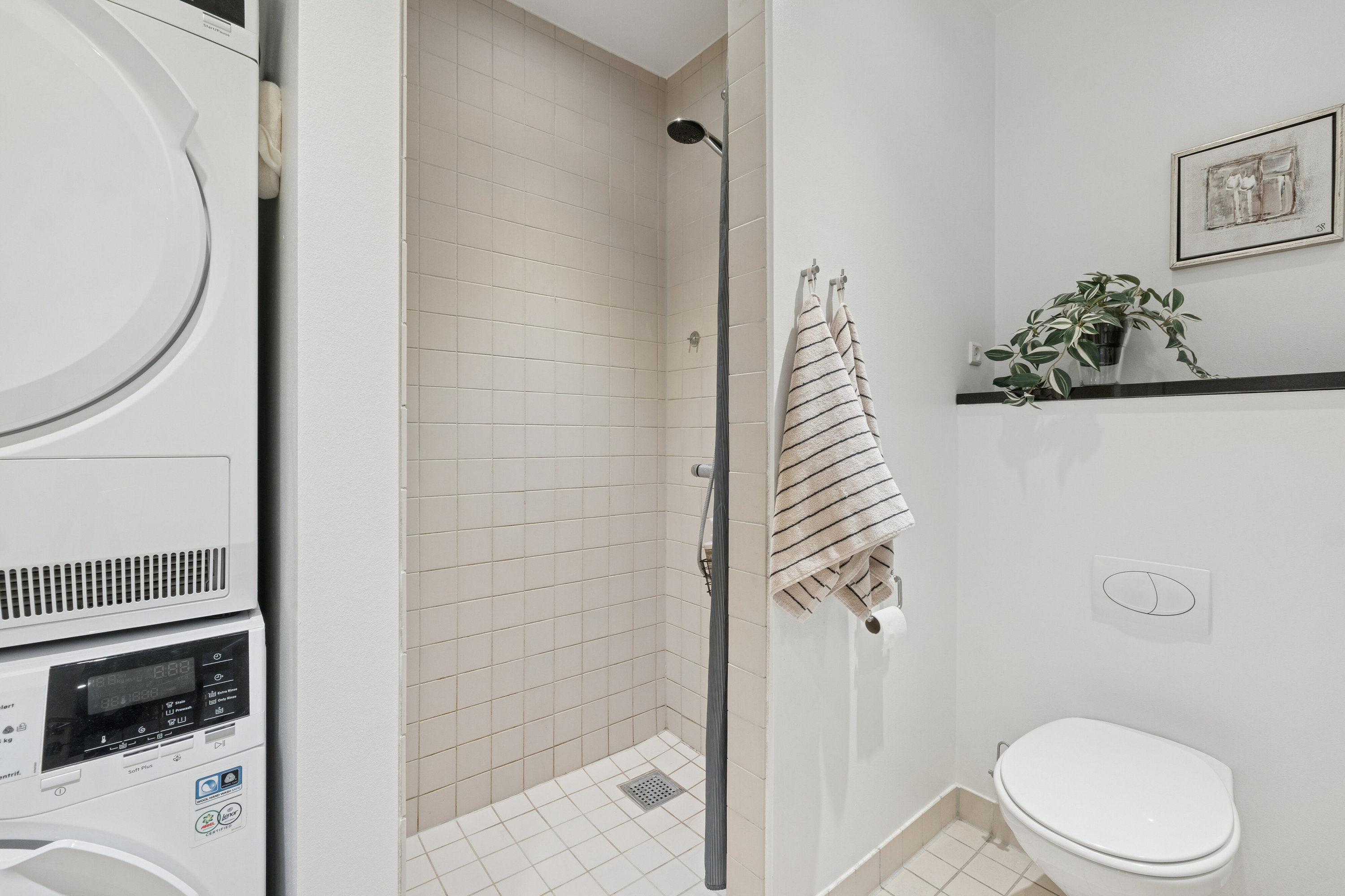 Fremhævet badeværelse billede i fuldskærmstilstand. Billede af Hans Hedtofts Gade 5, st.. tv., 2300 København S