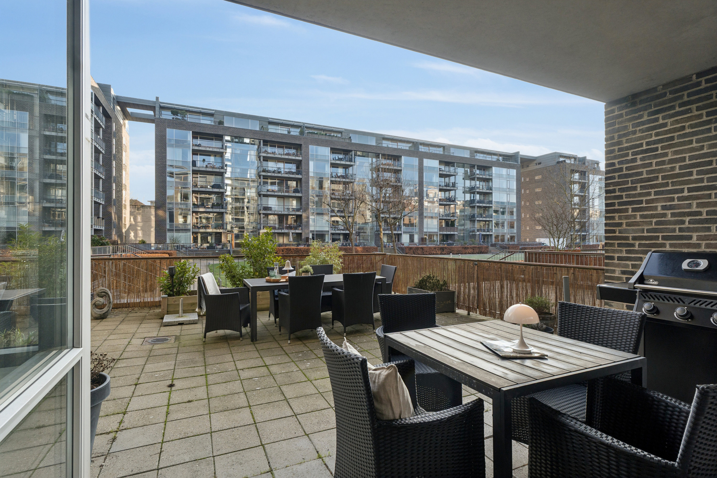 Fremhævet terrasse billede i fuldskærmstilstand. Billede af Hans Hedtofts Gade 5, st.. tv., 2300 København S