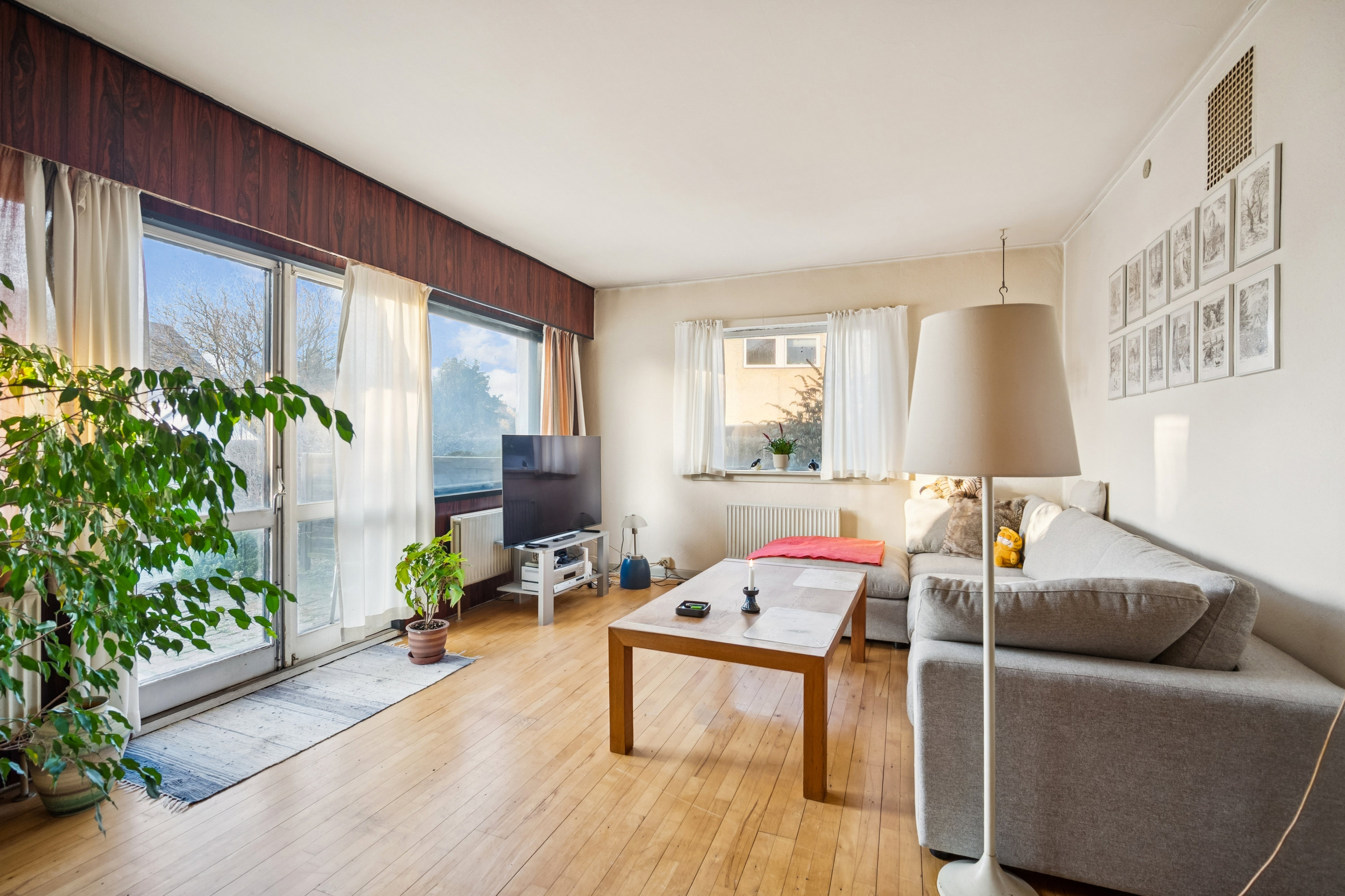 Fremhævet stue billede i fuldskærmstilstand. Billede af Stengårdsvænge 102, 2800 Kongens Lyngby