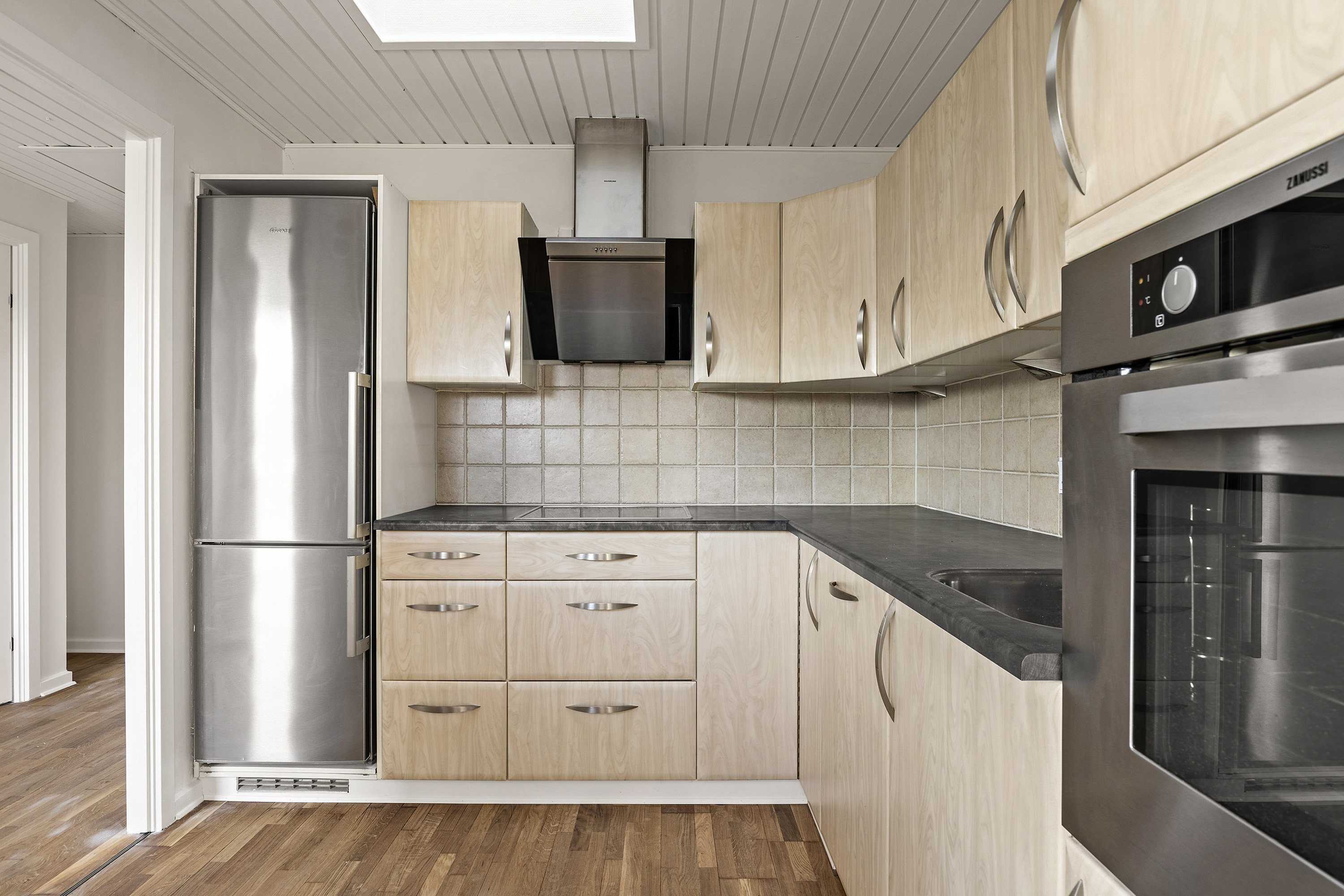 Fremhævet køkken billede i fuldskærmstilstand. Billede af Degneløkken 111B, 5540 Ullerslev