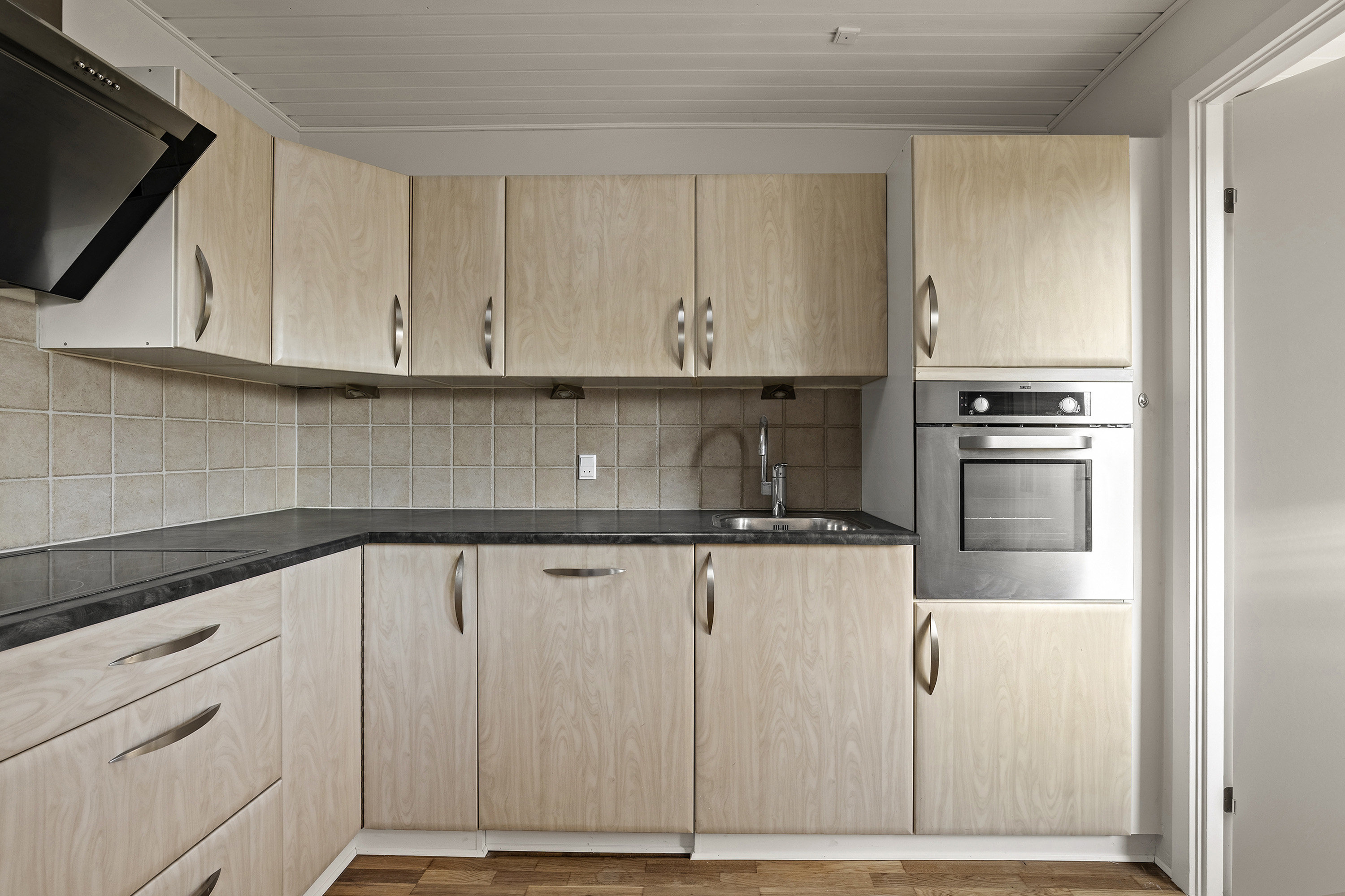 Fremhævet køkken billede i fuldskærmstilstand. Billede af Degneløkken 111B, 5540 Ullerslev