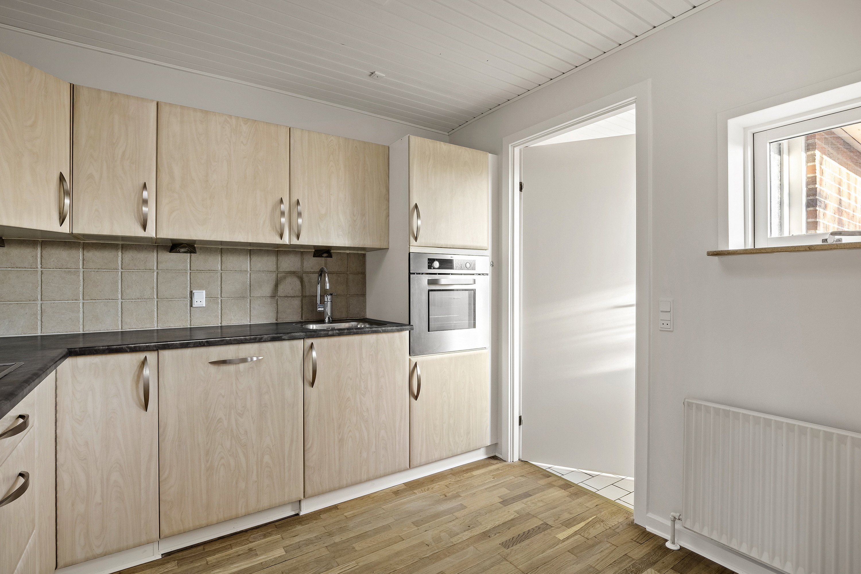 Fremhævet køkken billede i fuldskærmstilstand. Billede af Degneløkken 111B, 5540 Ullerslev