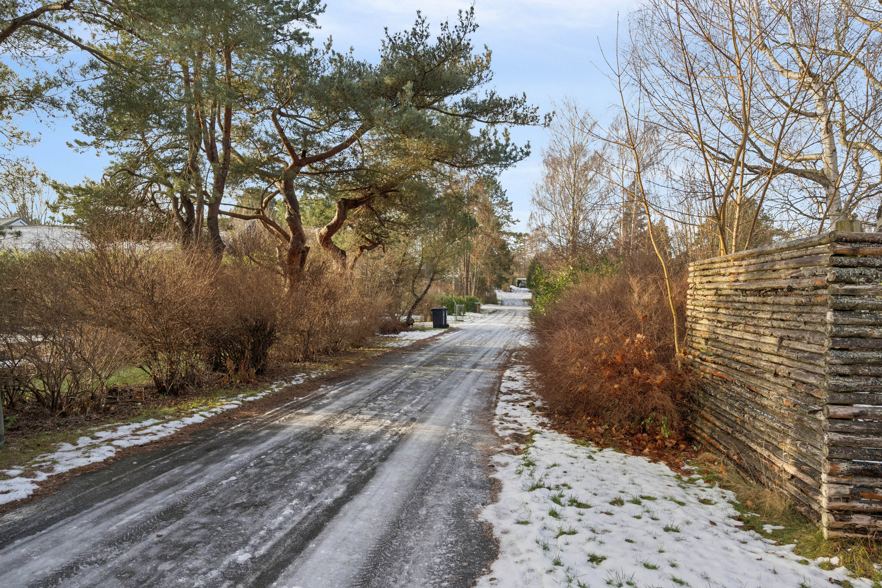 Fremhævet udendørs billede i fuldskærmstilstand. Billede af Drosselvej 20, Villingerød, 3120 Dronningmølle