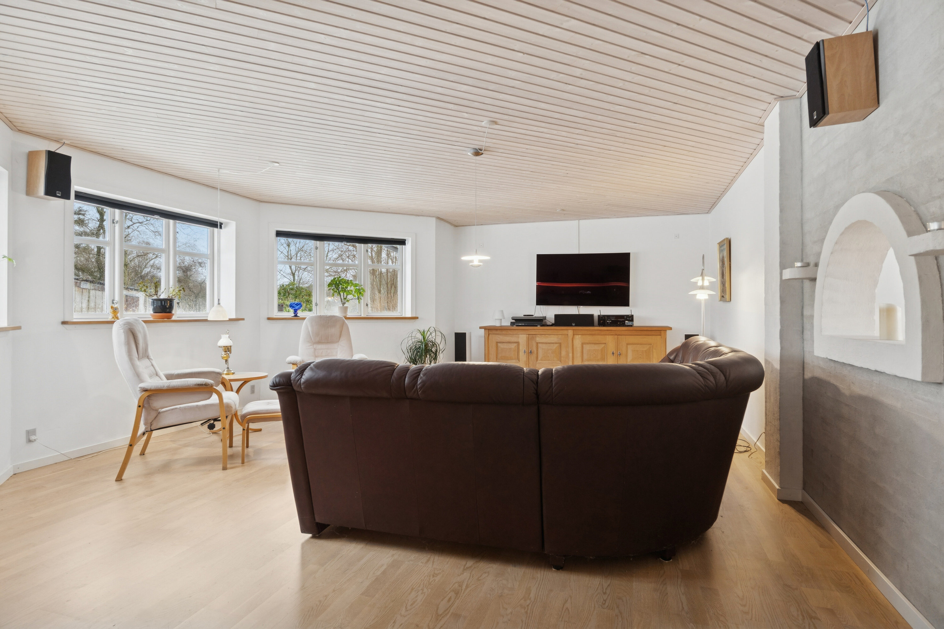 Fremhævet stue billede i fuldskærmstilstand. Billede af Rønnovsholmvej 110, 9800 Hjørring