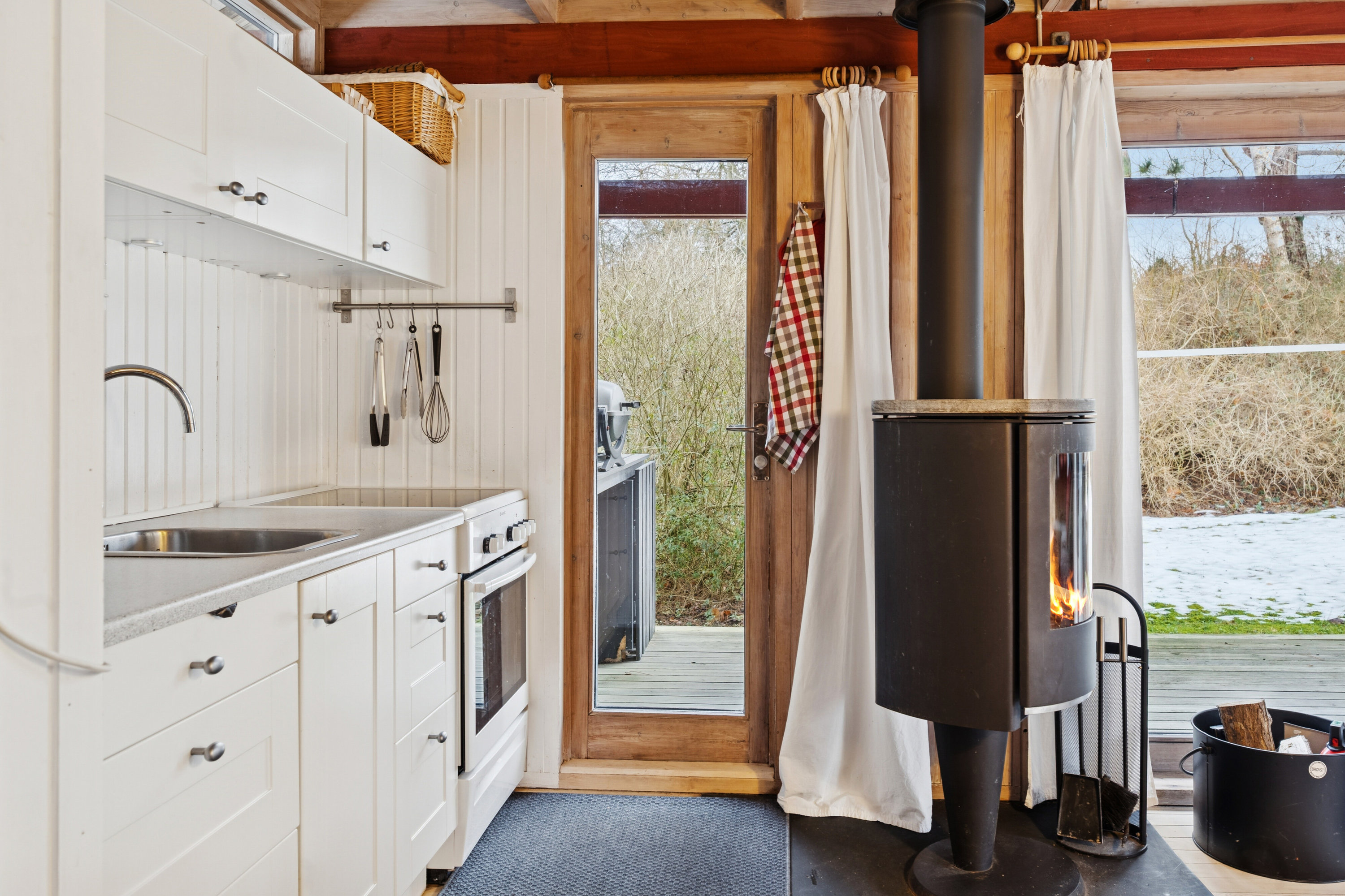 Fremhævet køkken billede i fuldskærmstilstand. Billede af Drosselvej 1, Villingerød, 3120 Dronningmølle