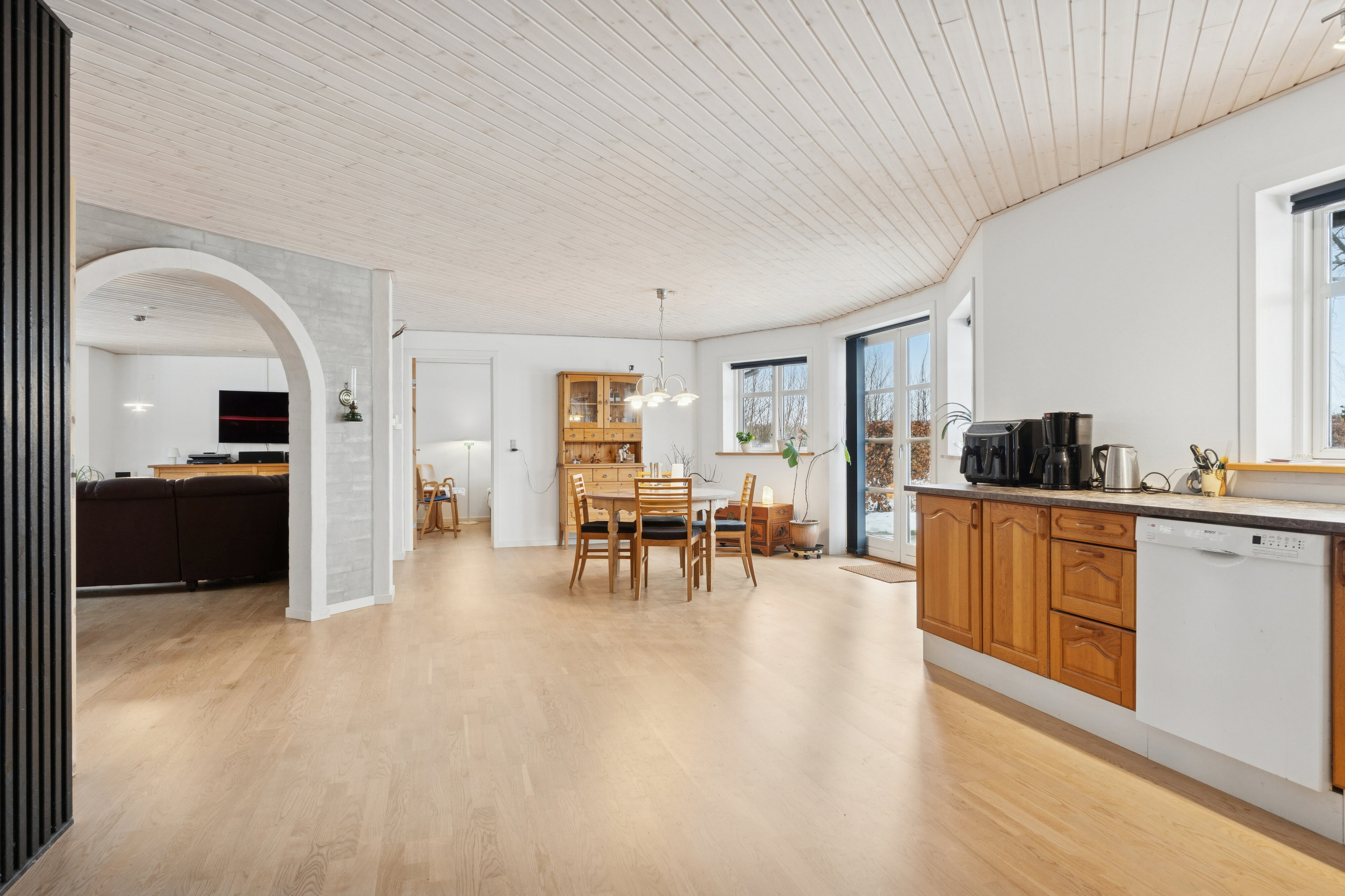 Fremhævet køkken billede i fuldskærmstilstand. Billede af Rønnovsholmvej 110, 9800 Hjørring