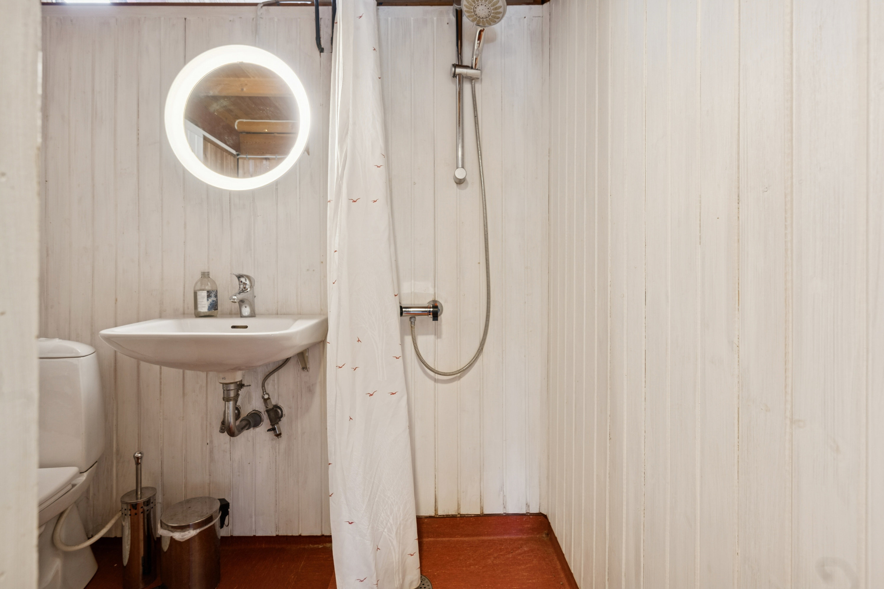 Fremhævet badeværelse billede i fuldskærmstilstand. Billede af Drosselvej 1, Villingerød, 3120 Dronningmølle