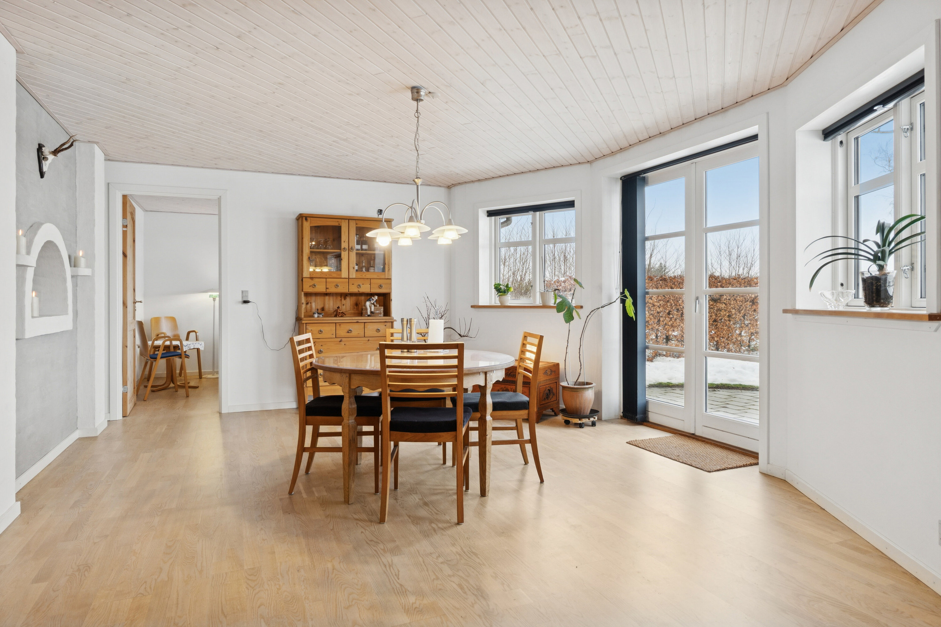 Fremhævet spisestue billede i fuldskærmstilstand. Billede af Rønnovsholmvej 110, 9800 Hjørring