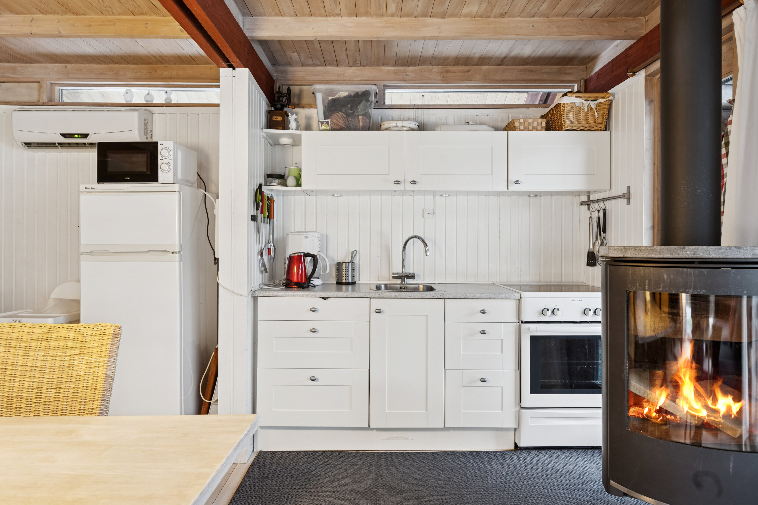 Fremhævet køkken billede i fuldskærmstilstand. Billede af Drosselvej 1, Villingerød, 3120 Dronningmølle